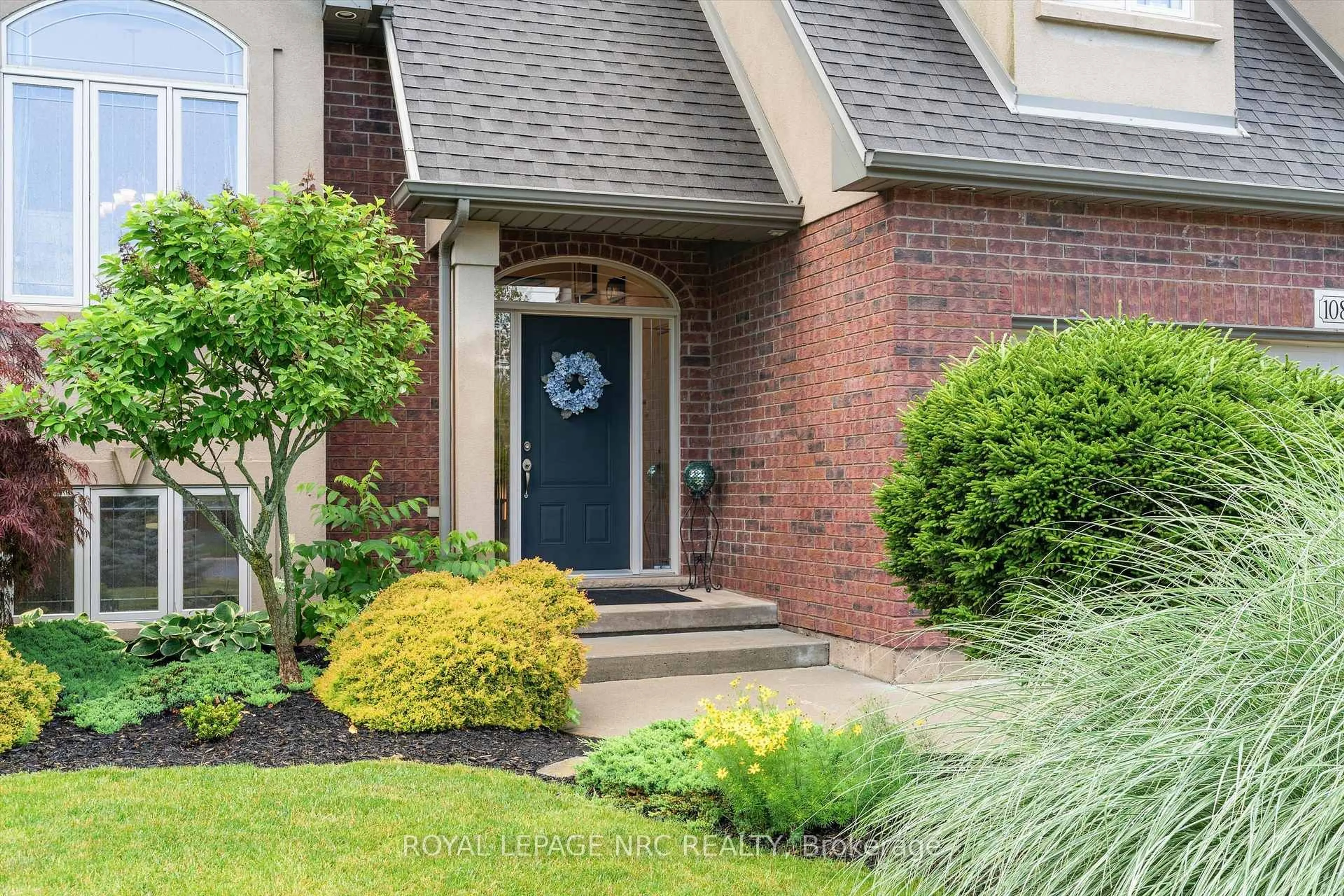 Home with brick exterior material, street for 108 Michael Dr, Welland Ontario L3C 0A7