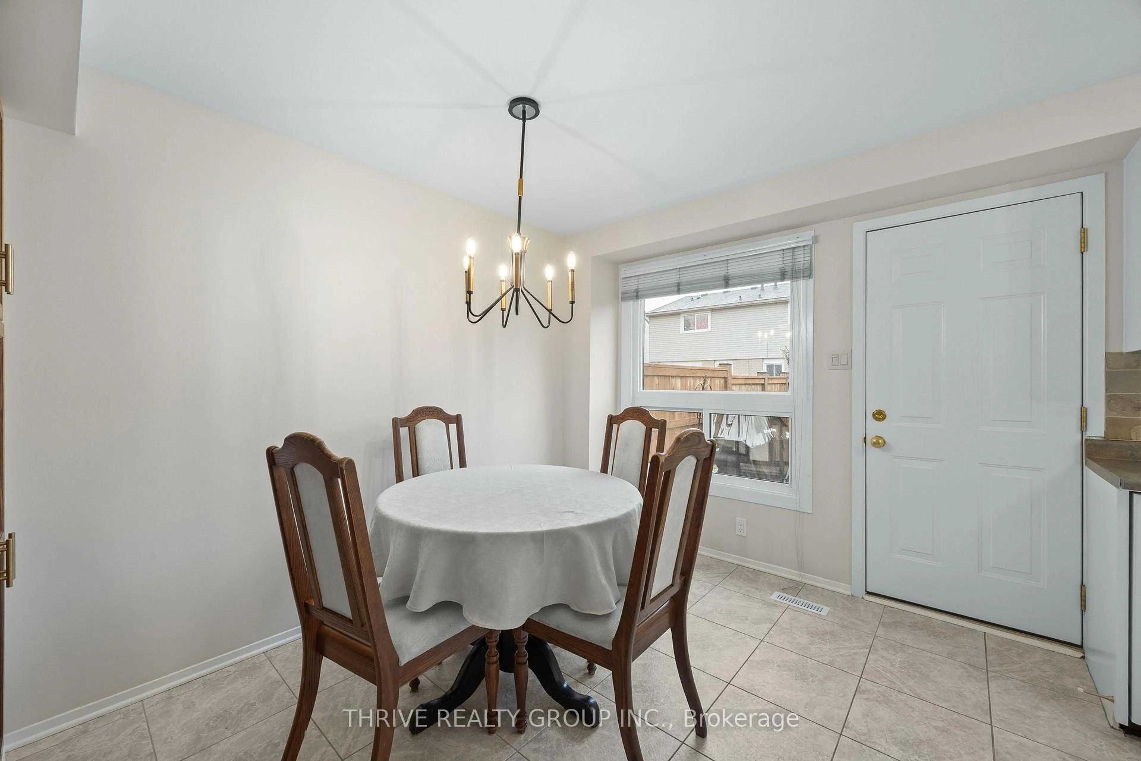 Dining room, ceramic/tile floor for 210 Carlyle Dr #12, London East Ontario N5V 3M9