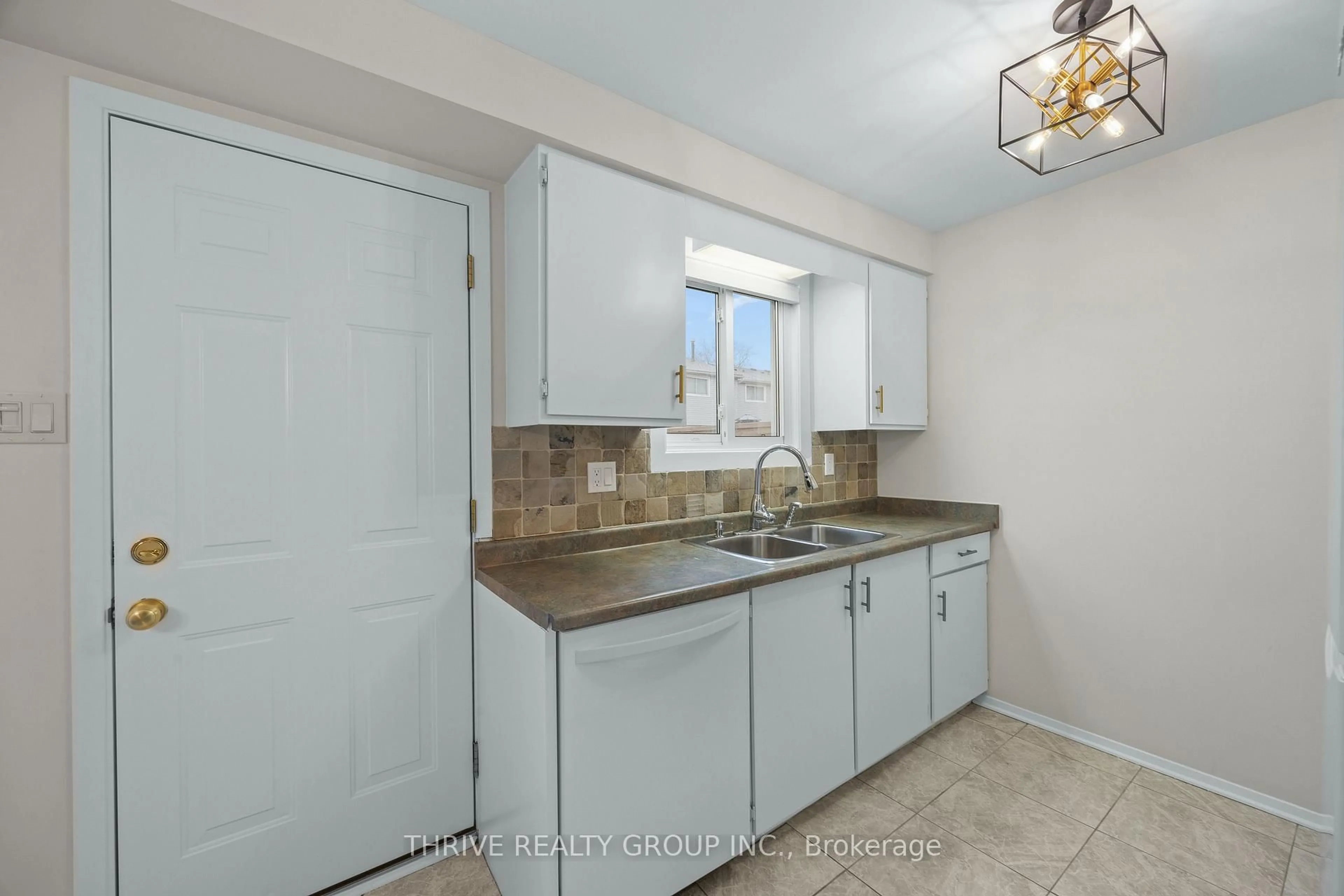 Standard kitchen, ceramic/tile floor for 210 Carlyle Dr #12, London East Ontario N5V 3M9
