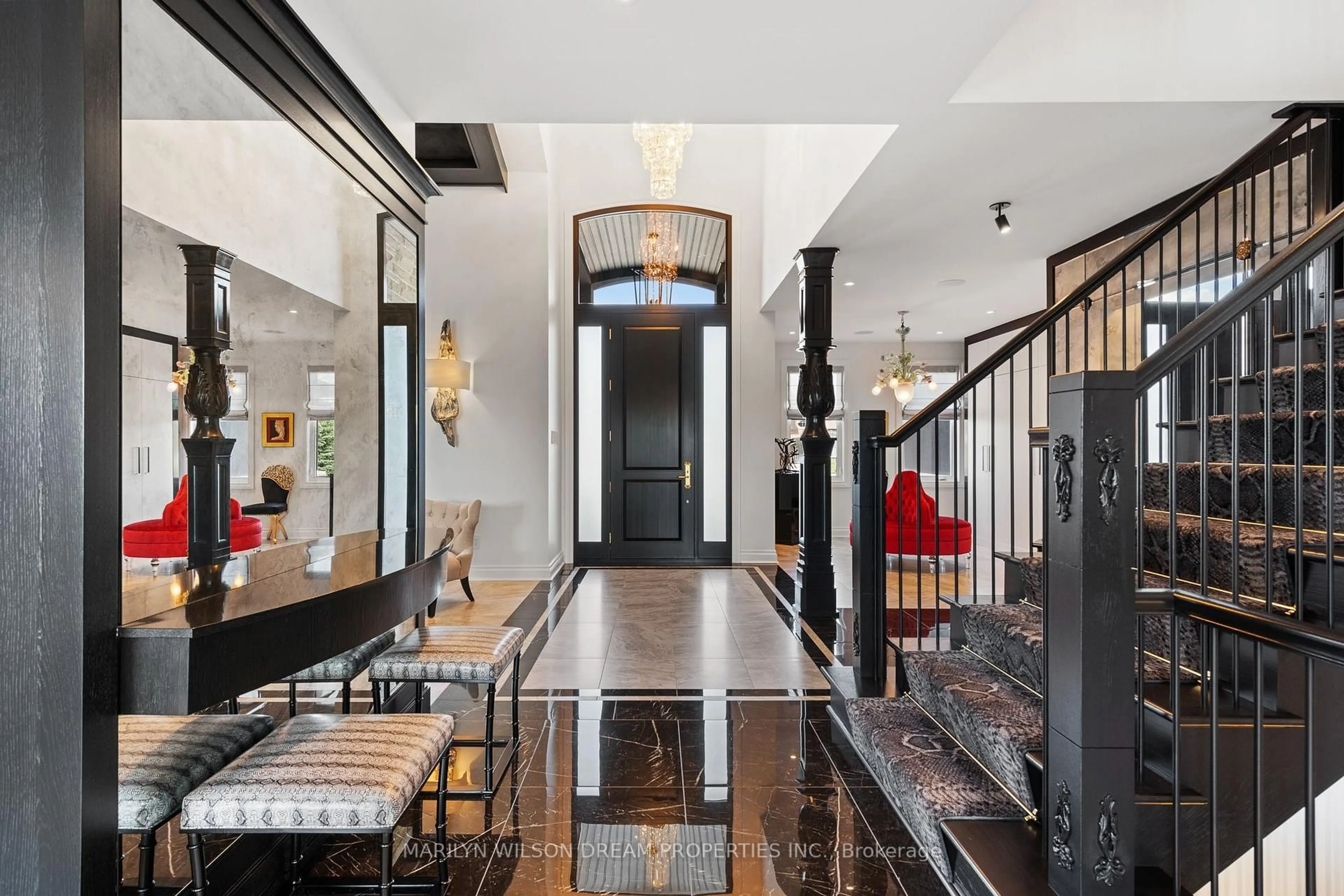 Indoor foyer for 151 Winding Way, Ottawa Ontario K2C 3H1
