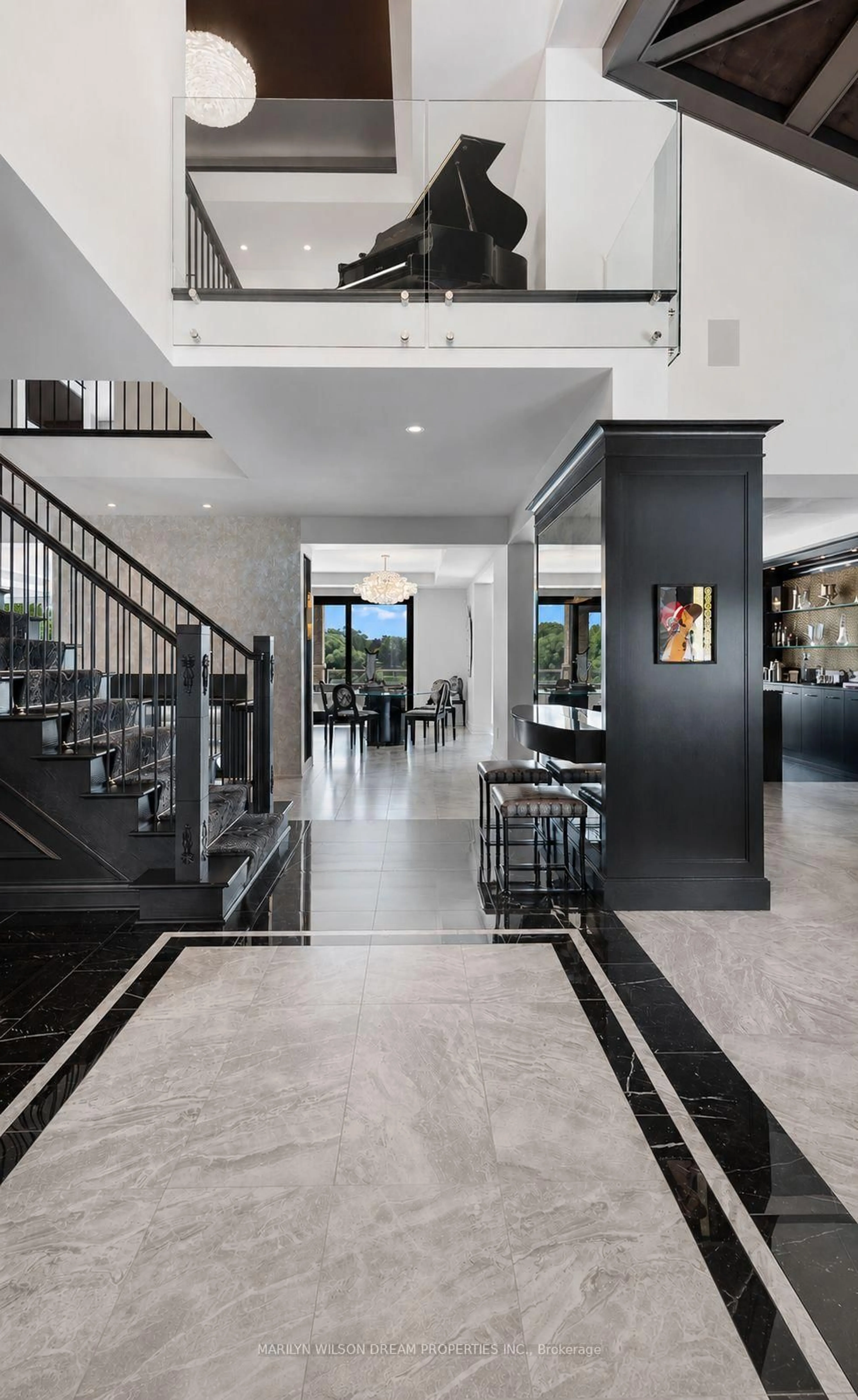 Indoor foyer for 151 Winding Way, Ottawa Ontario K2C 3H1