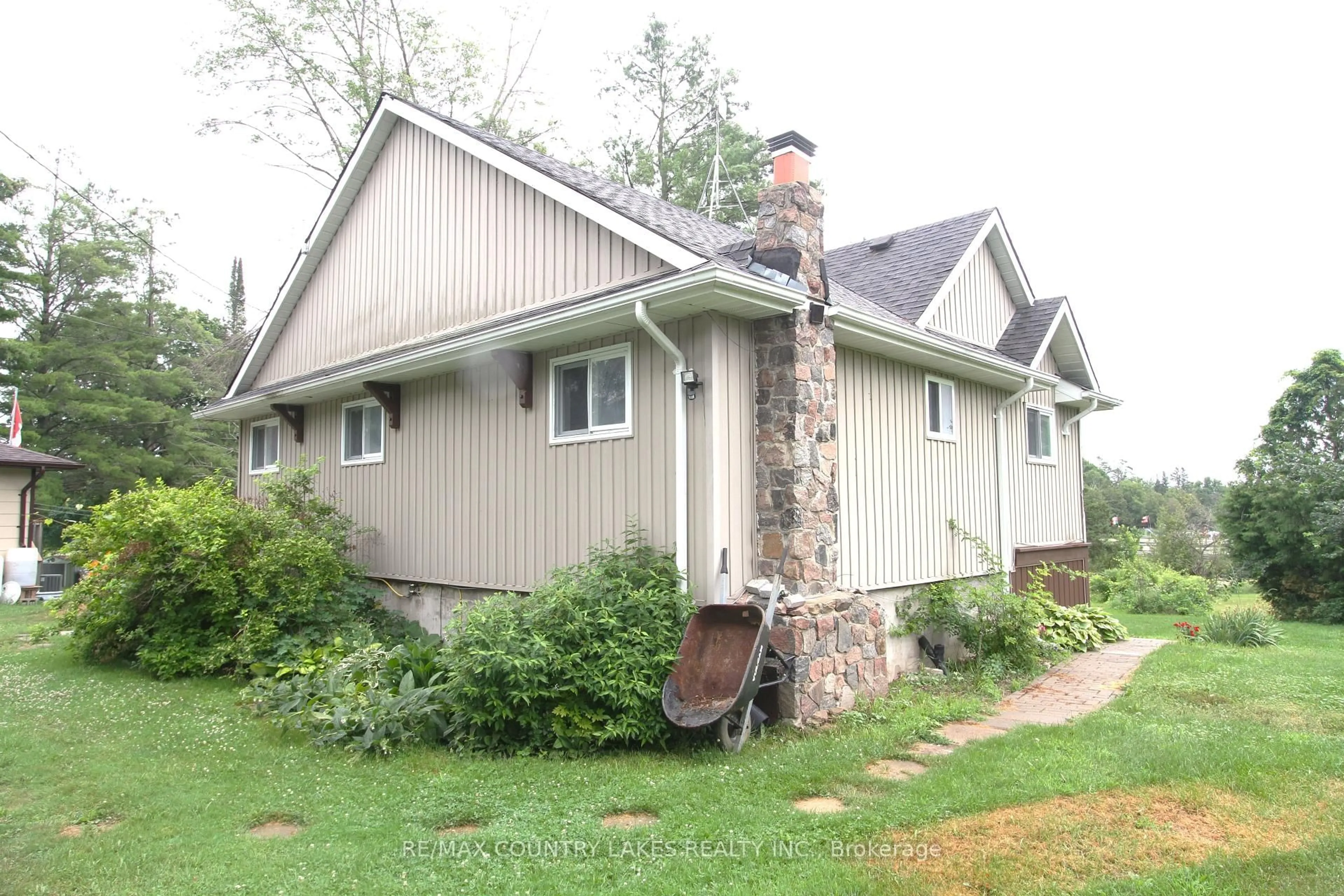 Home with vinyl exterior material, building for 16 Hummingbird Lane, Kawartha Lakes Ontario L0K 1B0