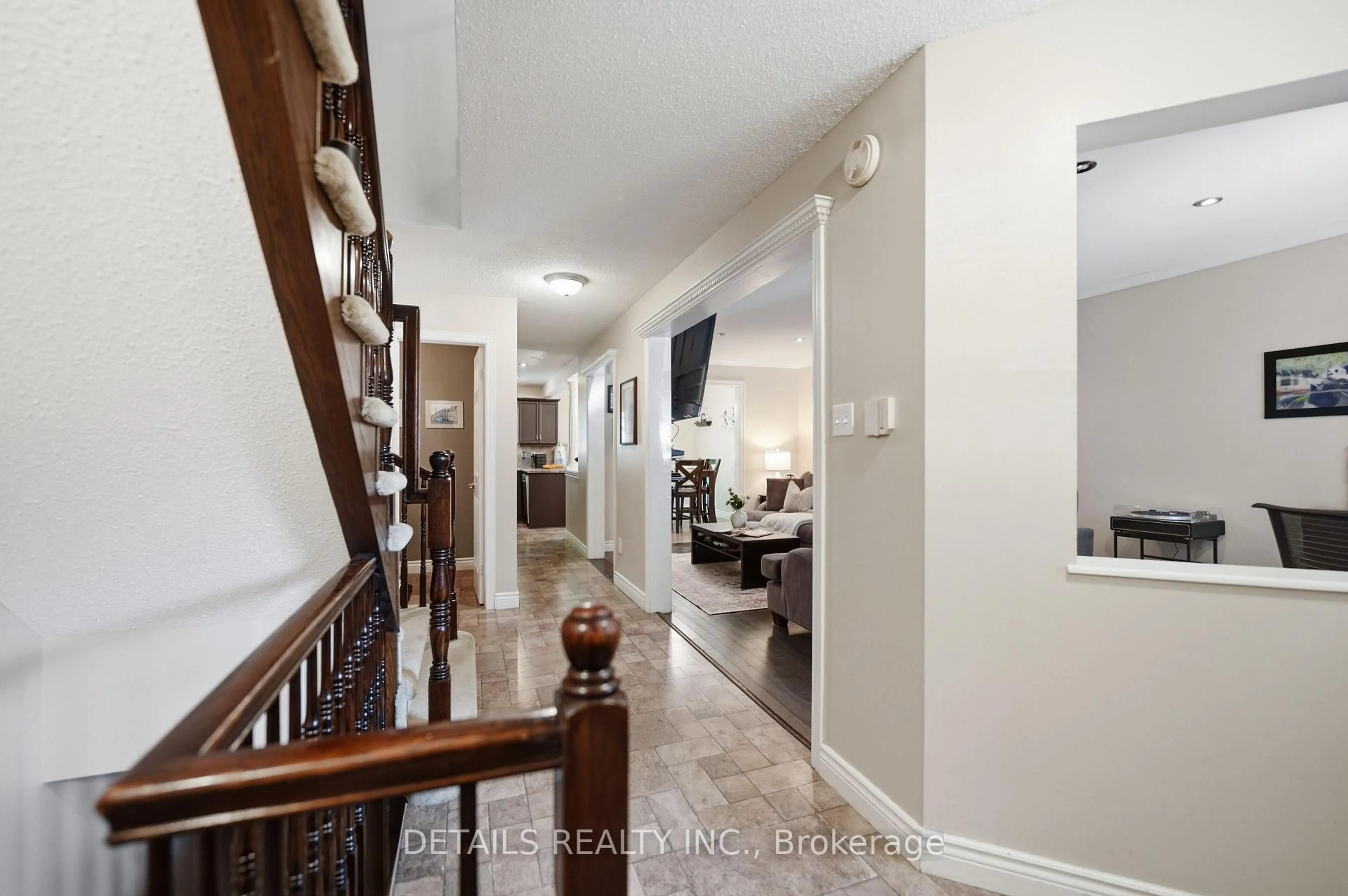 Indoor entryway for 24 Southport Dr, Ottawa Ontario K1T 3E7