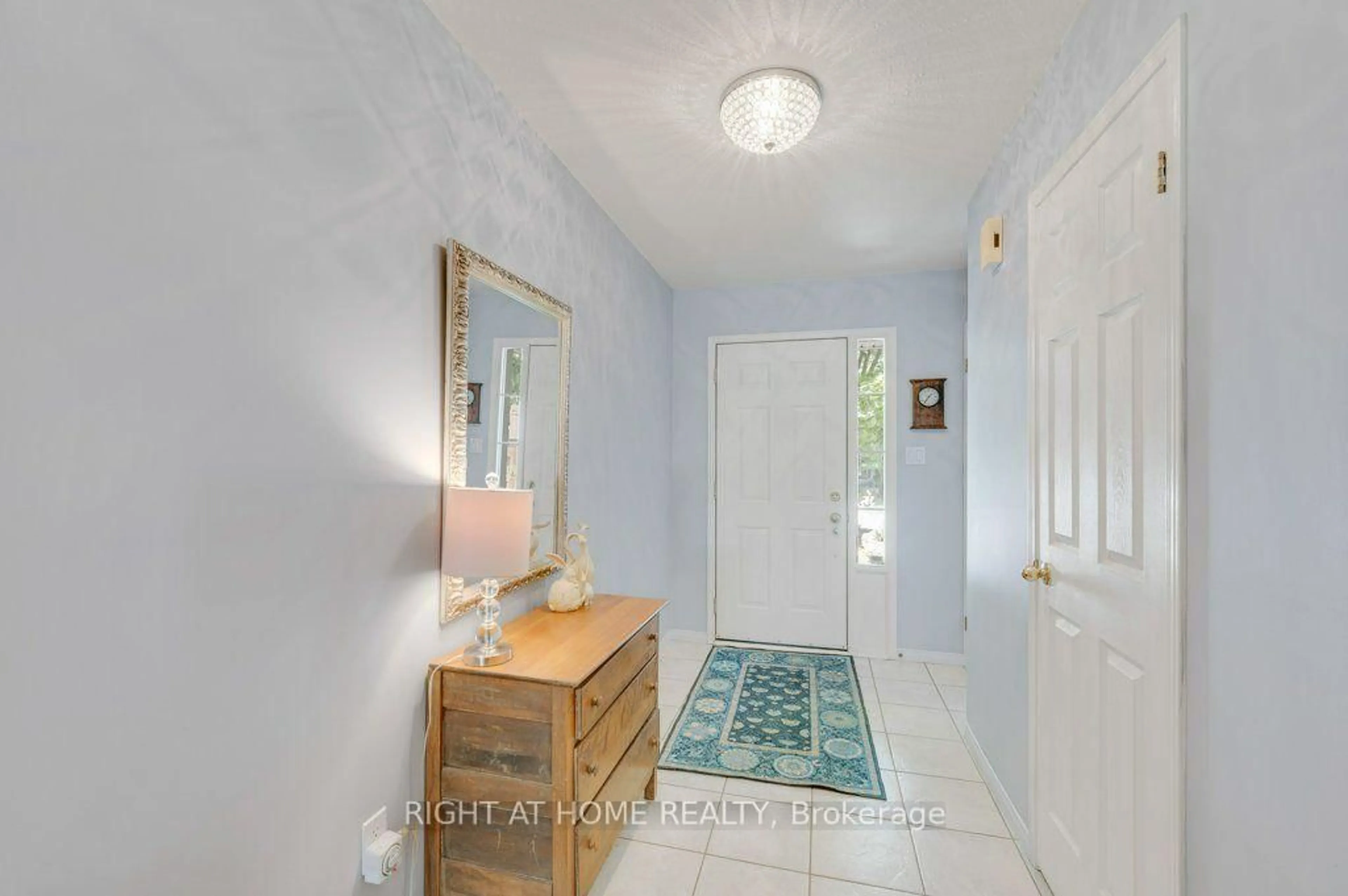 Indoor entryway for 64 Foxborough Dr, Hamilton Ontario L9G 4Y8