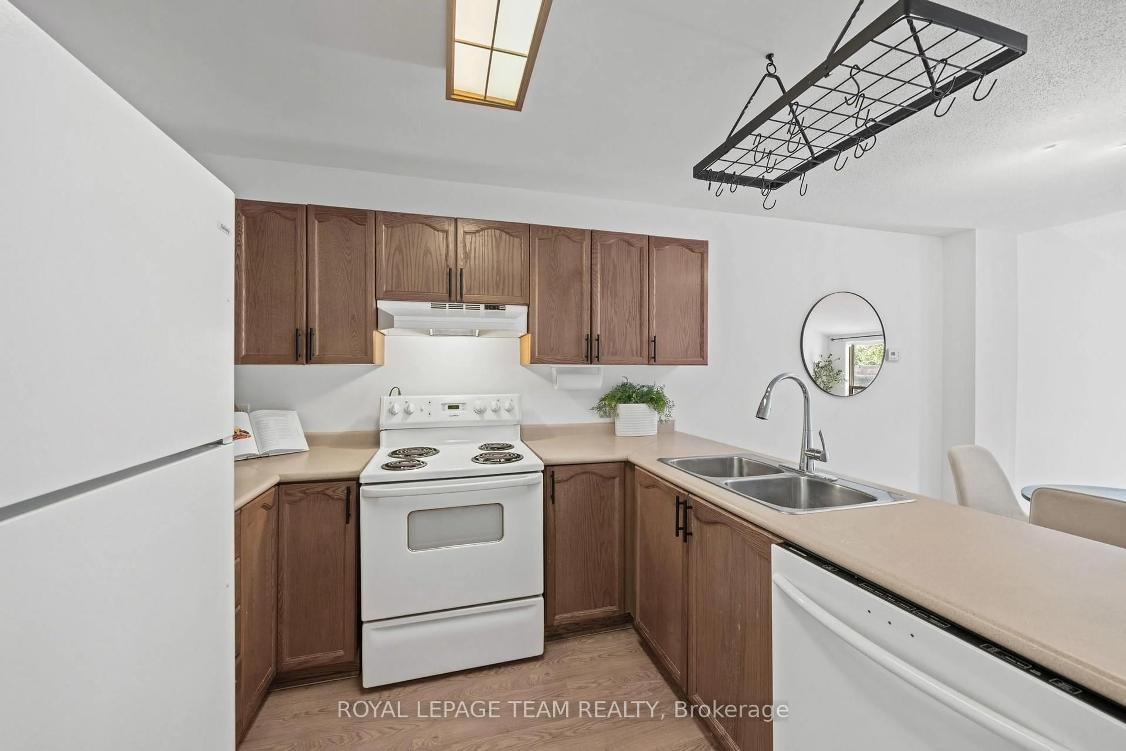 Standard kitchen, ceramic/tile floor for 5744 Andrasi Cres #B, Osgoode Ontario K0A 2W0