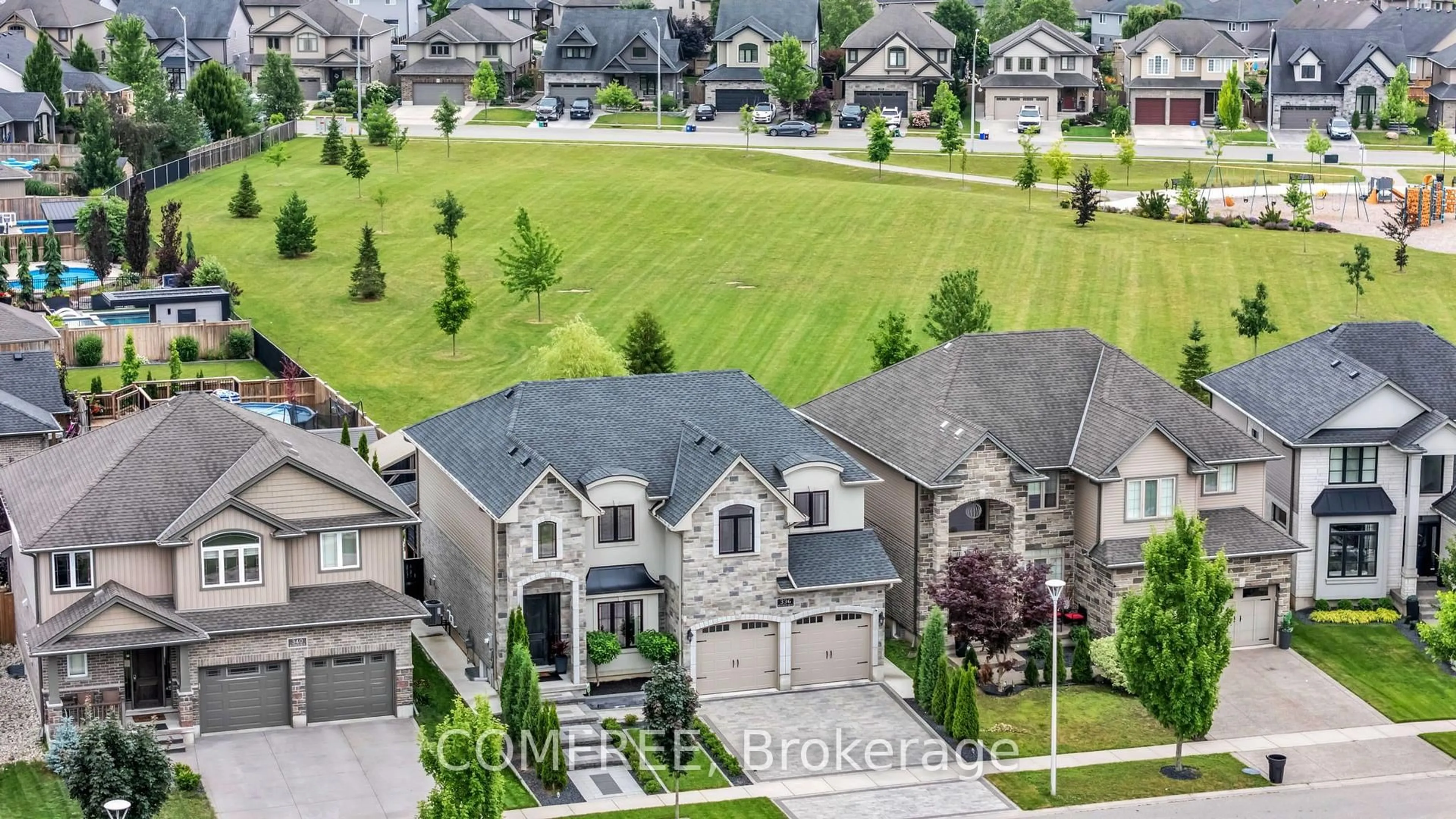 A pic from outside/outdoor area/front of a property/back of a property/a pic from drone, street for 336 Munnoch Blvd, Woodstock Ontario N4T 0H6