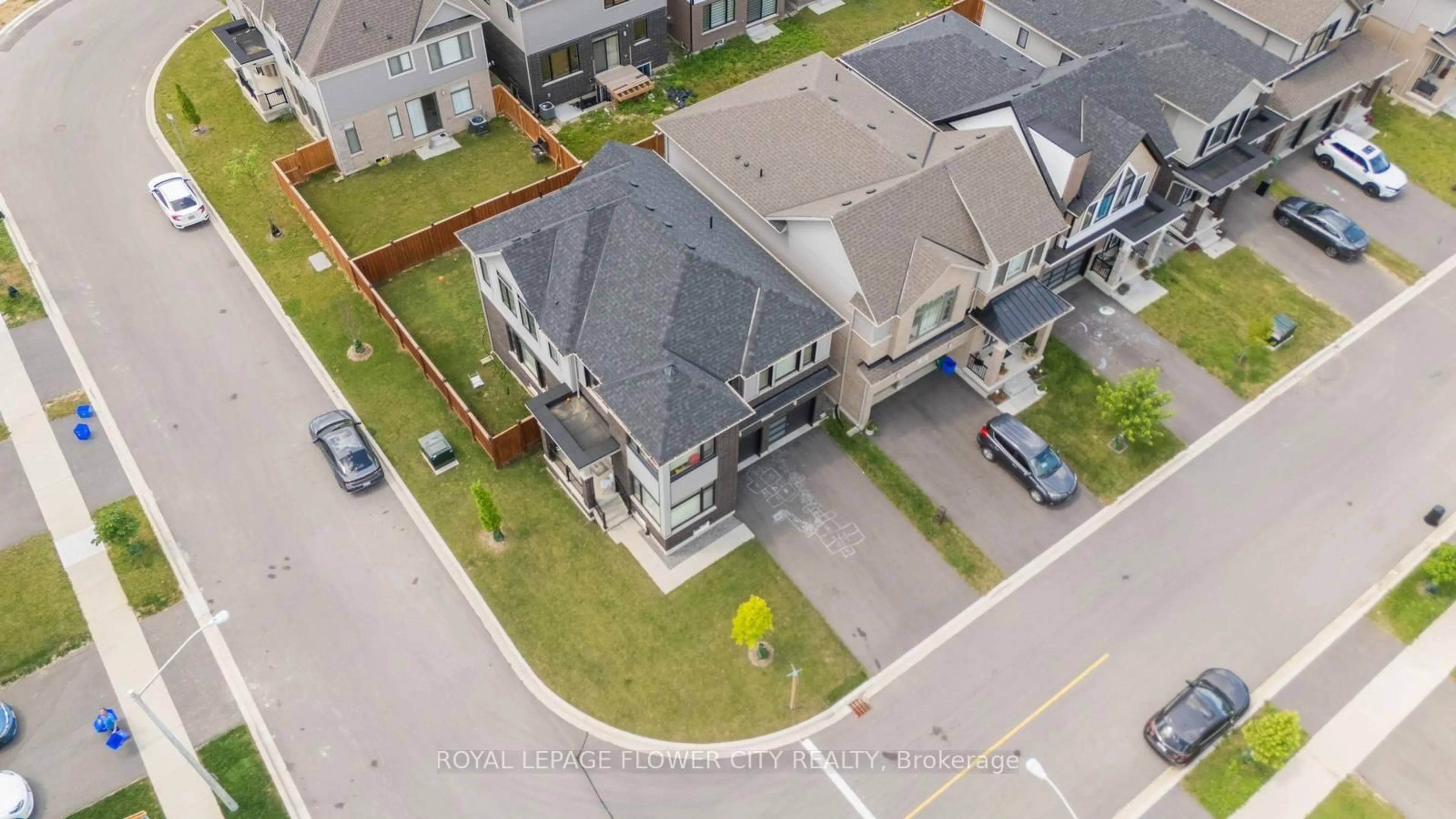 A pic from outside/outdoor area/front of a property/back of a property/a pic from drone, street for 44 Weylie St, Hamilton Ontario L0R 1W0