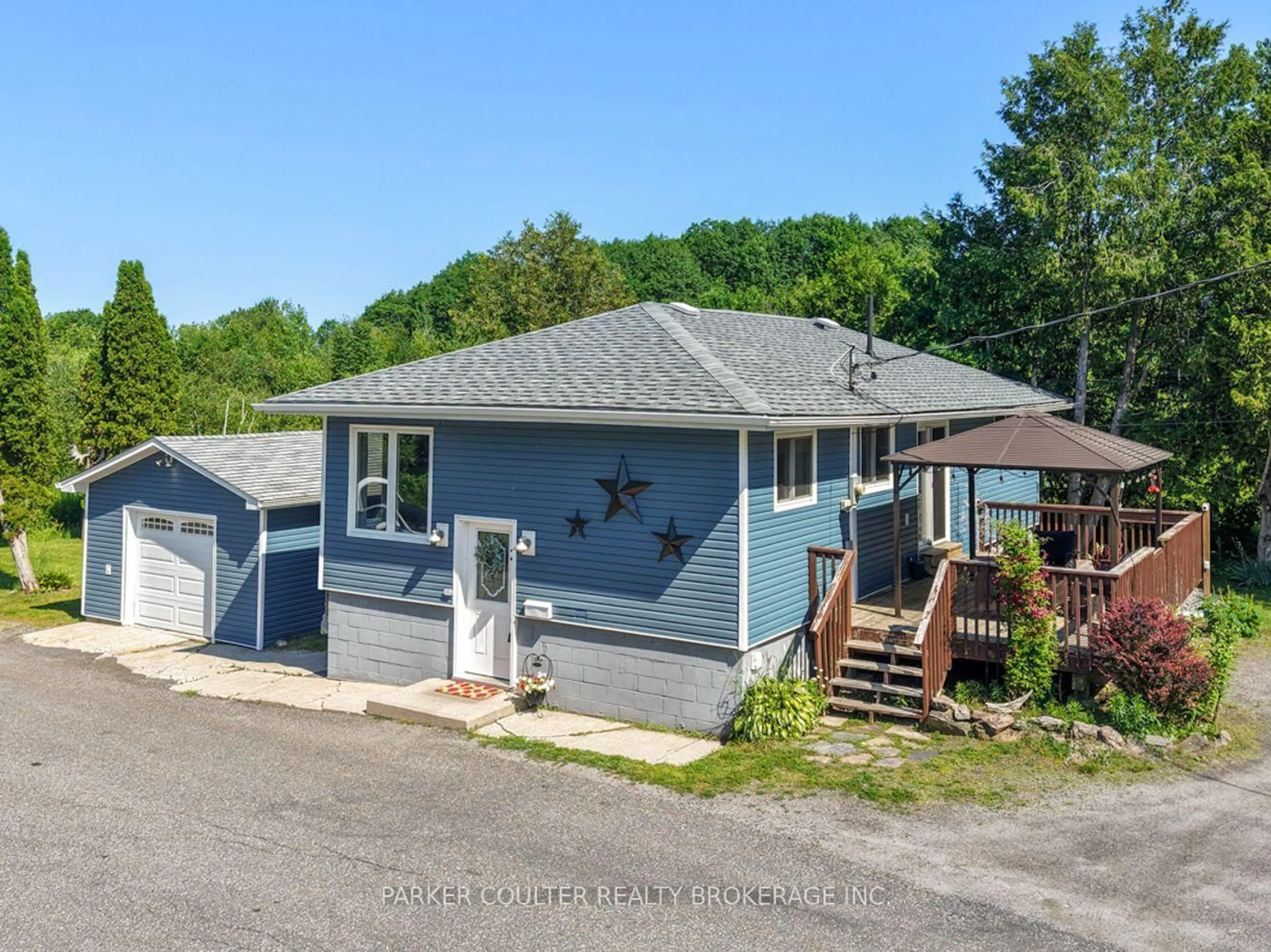 A pic from outside/outdoor area/front of a property/back of a property/a pic from drone, unknown for 3 Olive St, Parry Sound Ontario P2A 2Y4