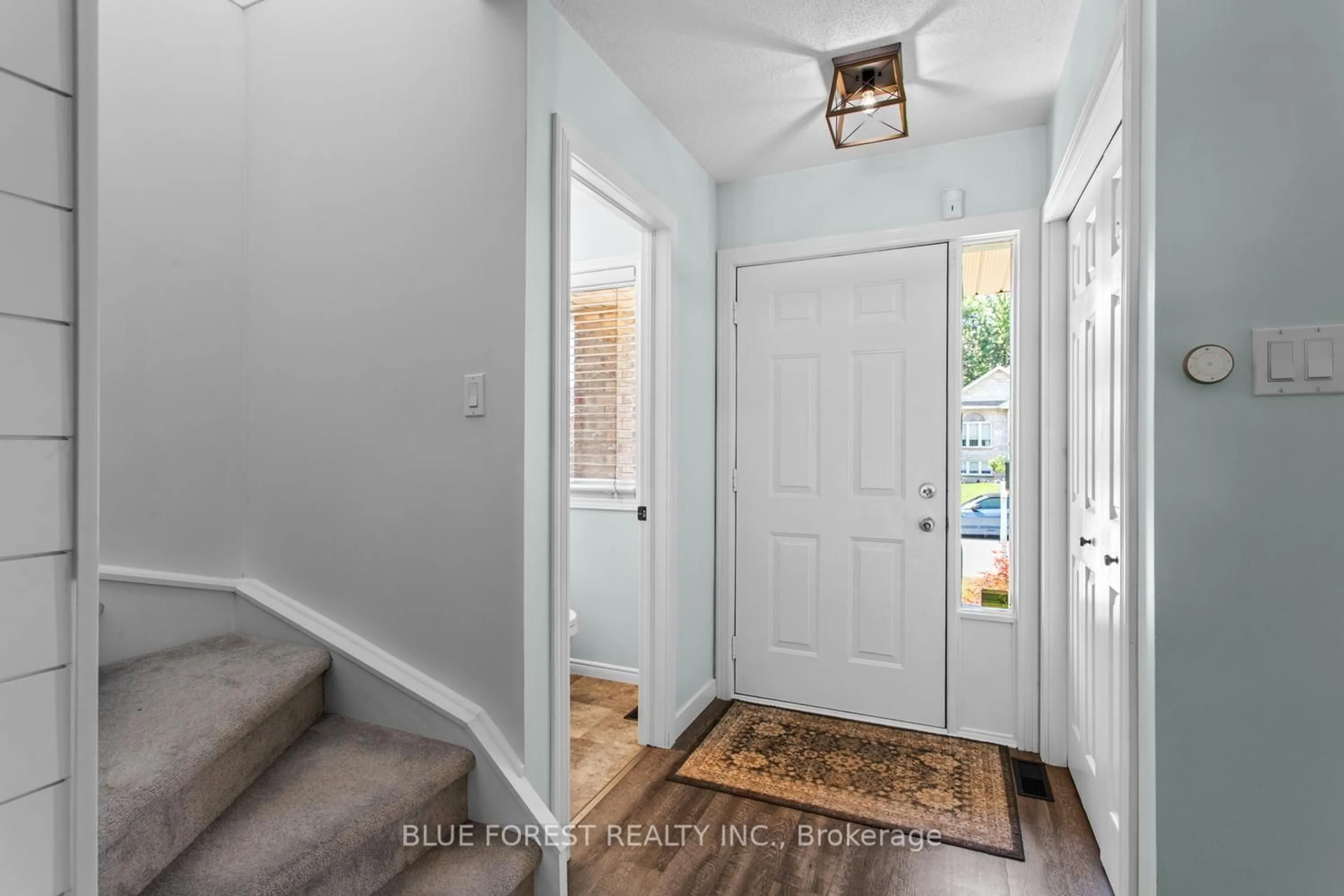Indoor entryway for 51 Hickory Blvd, Strathroy-Caradoc Ontario N7G 4E9