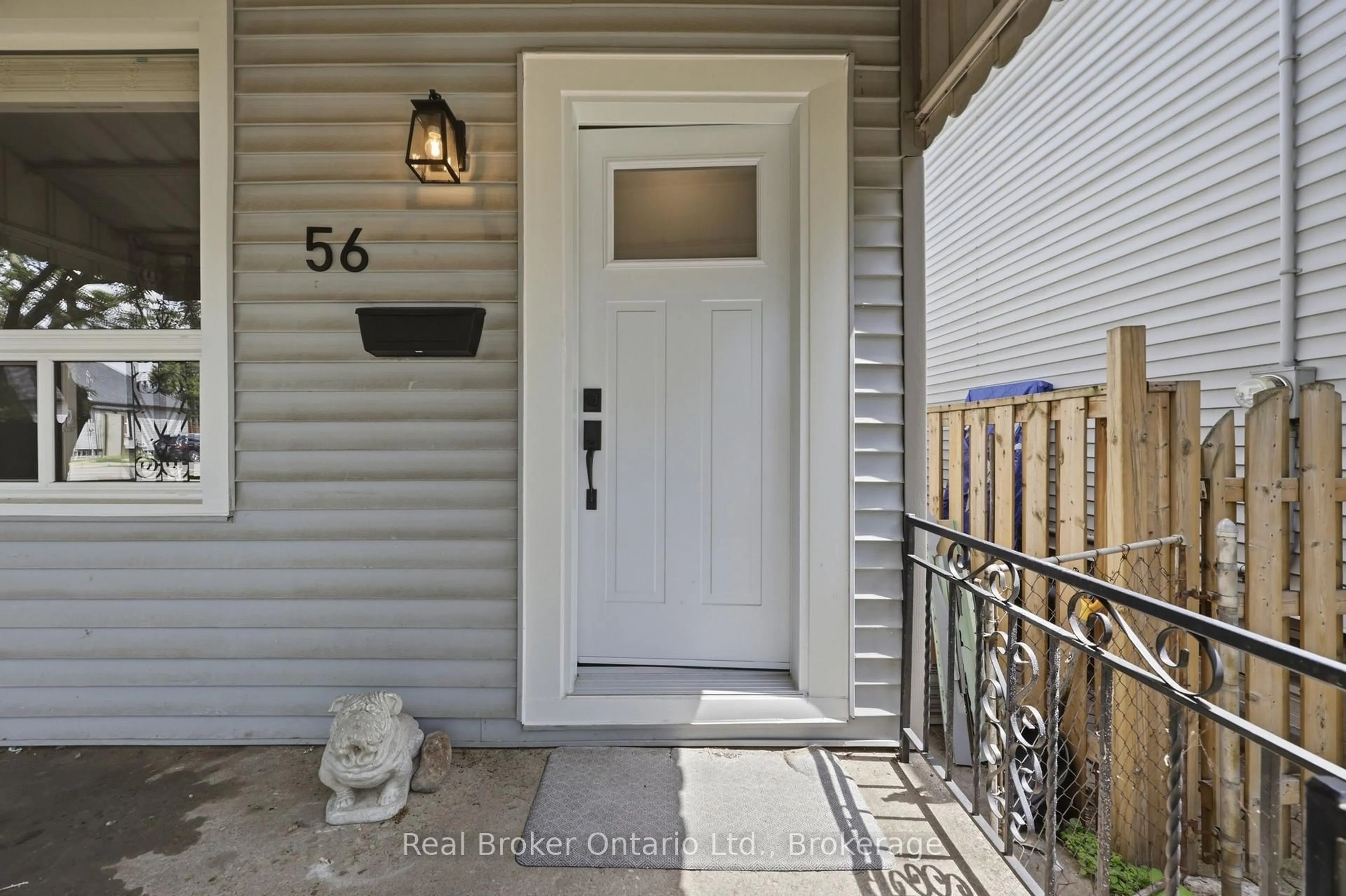 Indoor entryway for 56 Harmony Ave, Hamilton Ontario L8H 4X4