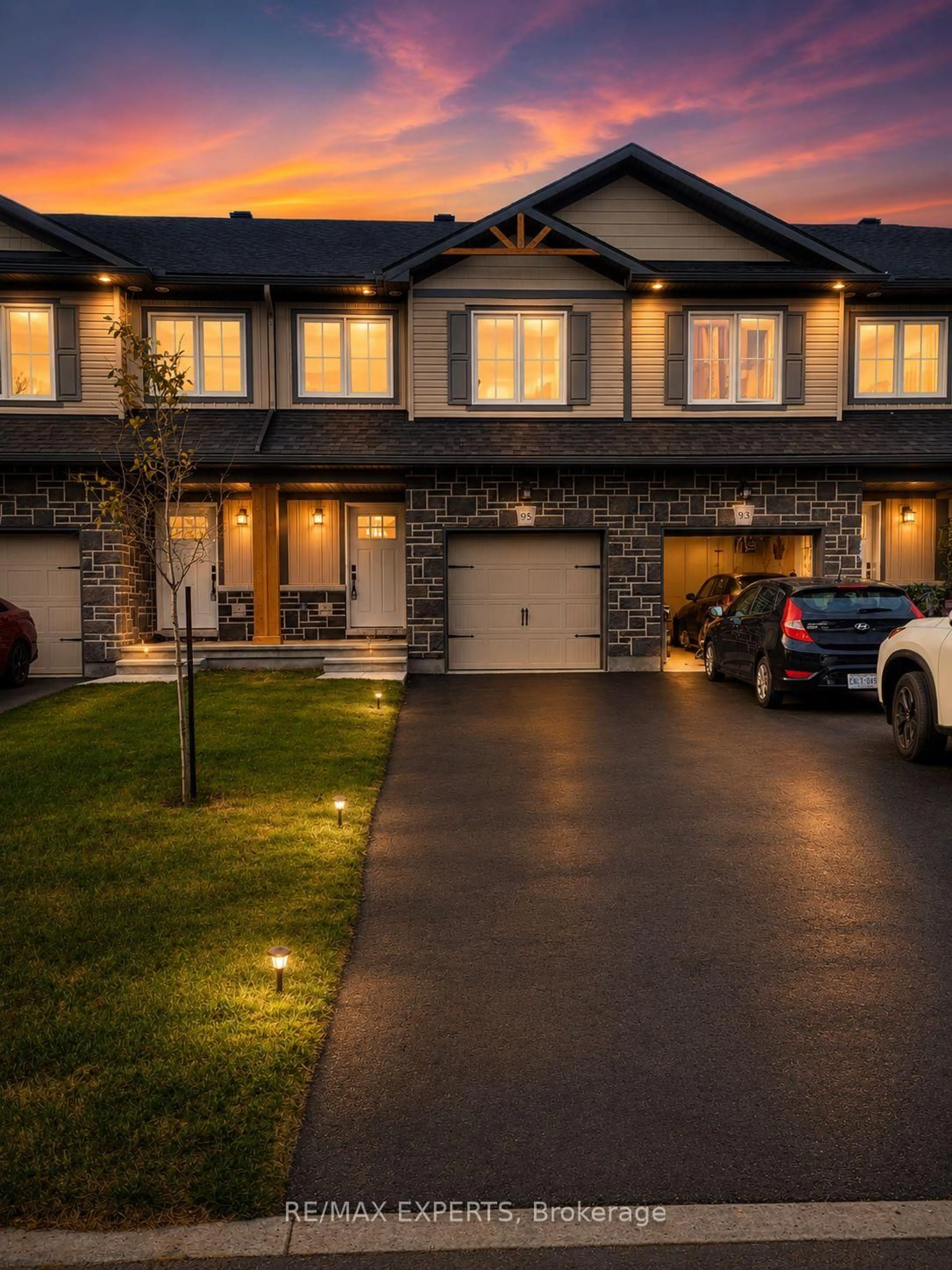 A pic from outside/outdoor area/front of a property/back of a property/a pic from drone, street for 95 WHITCOMB Cres, Smiths Falls Ontario K7A 0C1