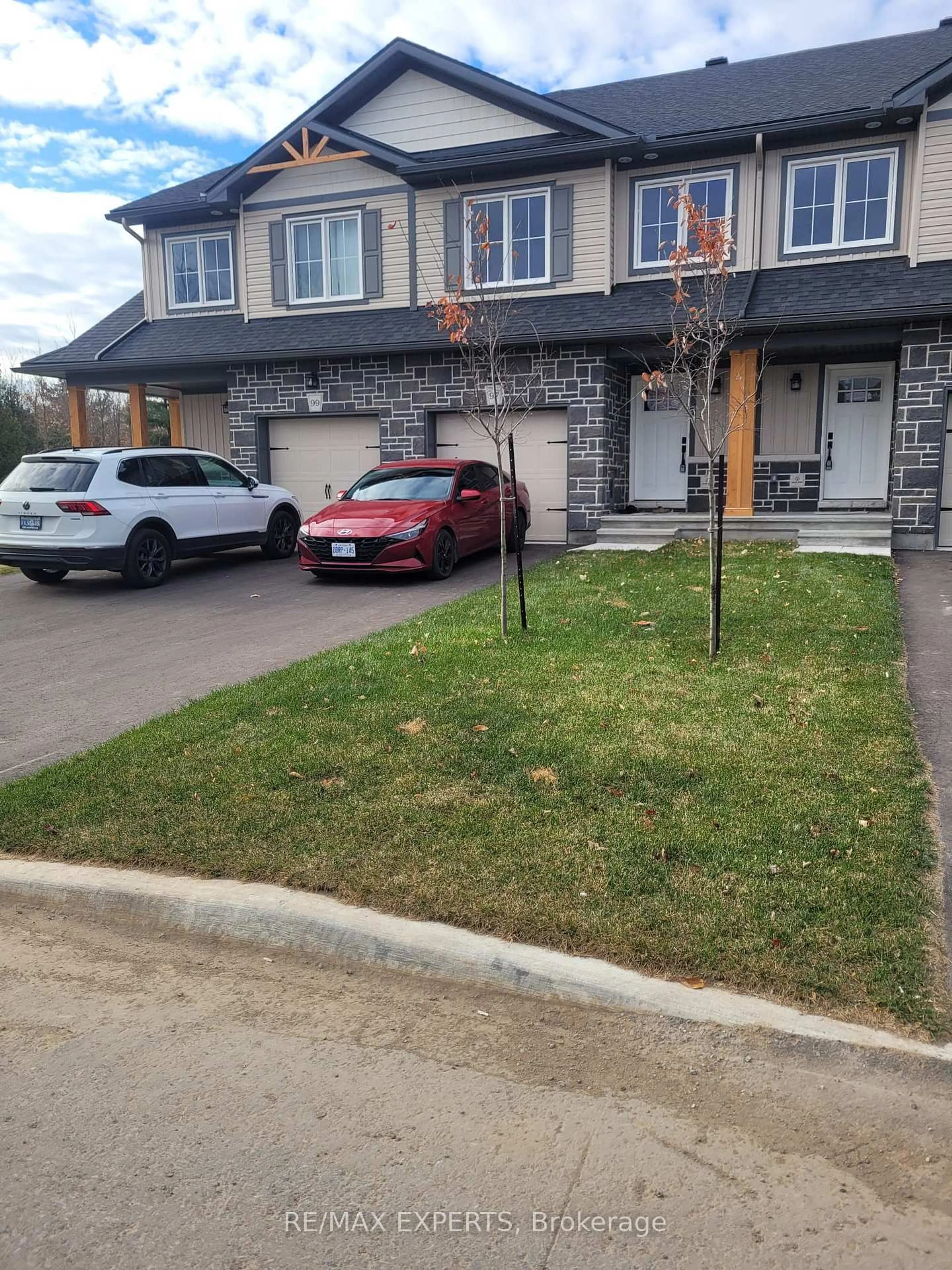 A pic from outside/outdoor area/front of a property/back of a property/a pic from drone, street for 95 WHITCOMB Cres, Smiths Falls Ontario K7A 0C1