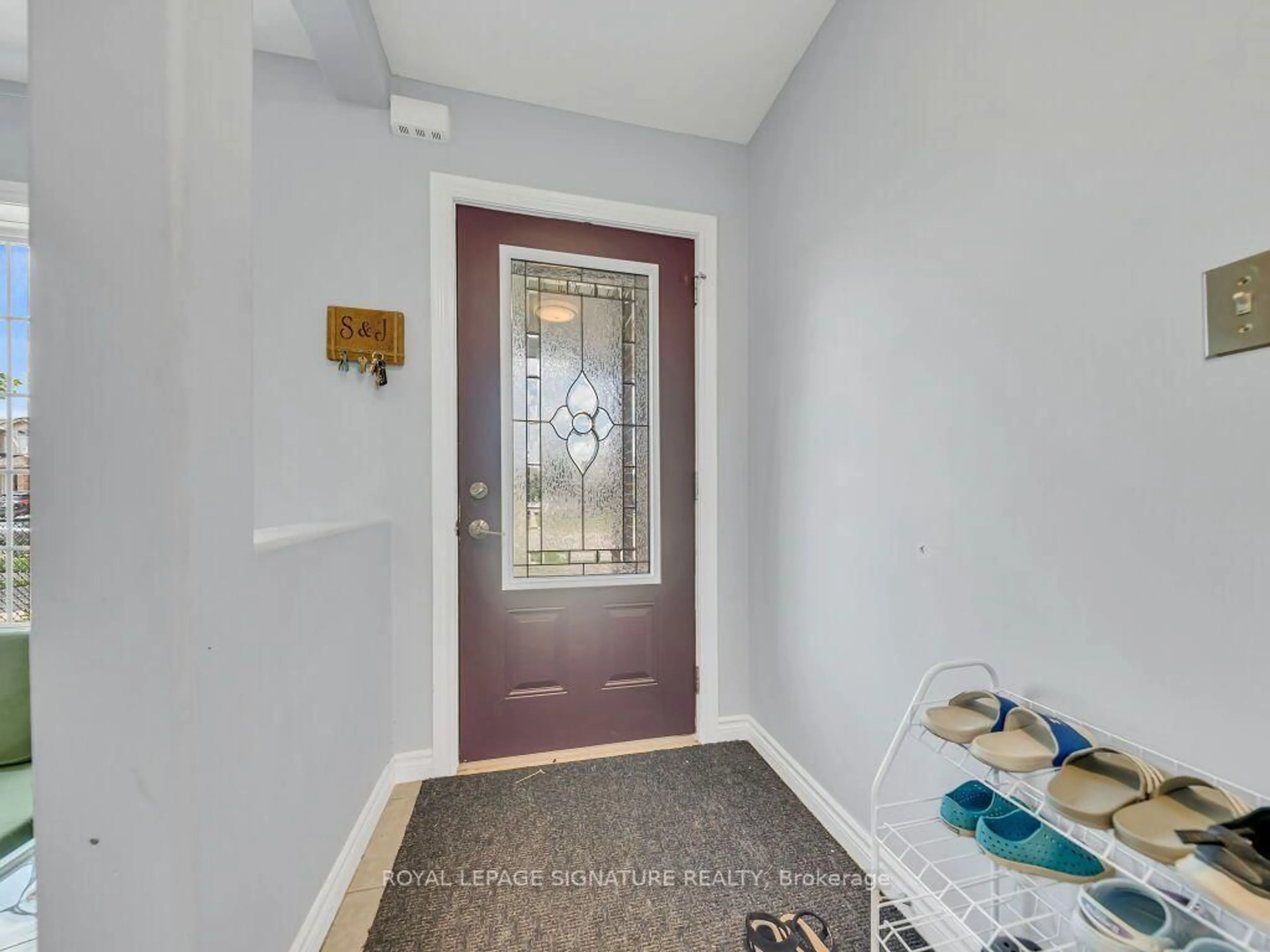 Indoor entryway for 31 Ingram Dr, Guelph Ontario N1E 0B1