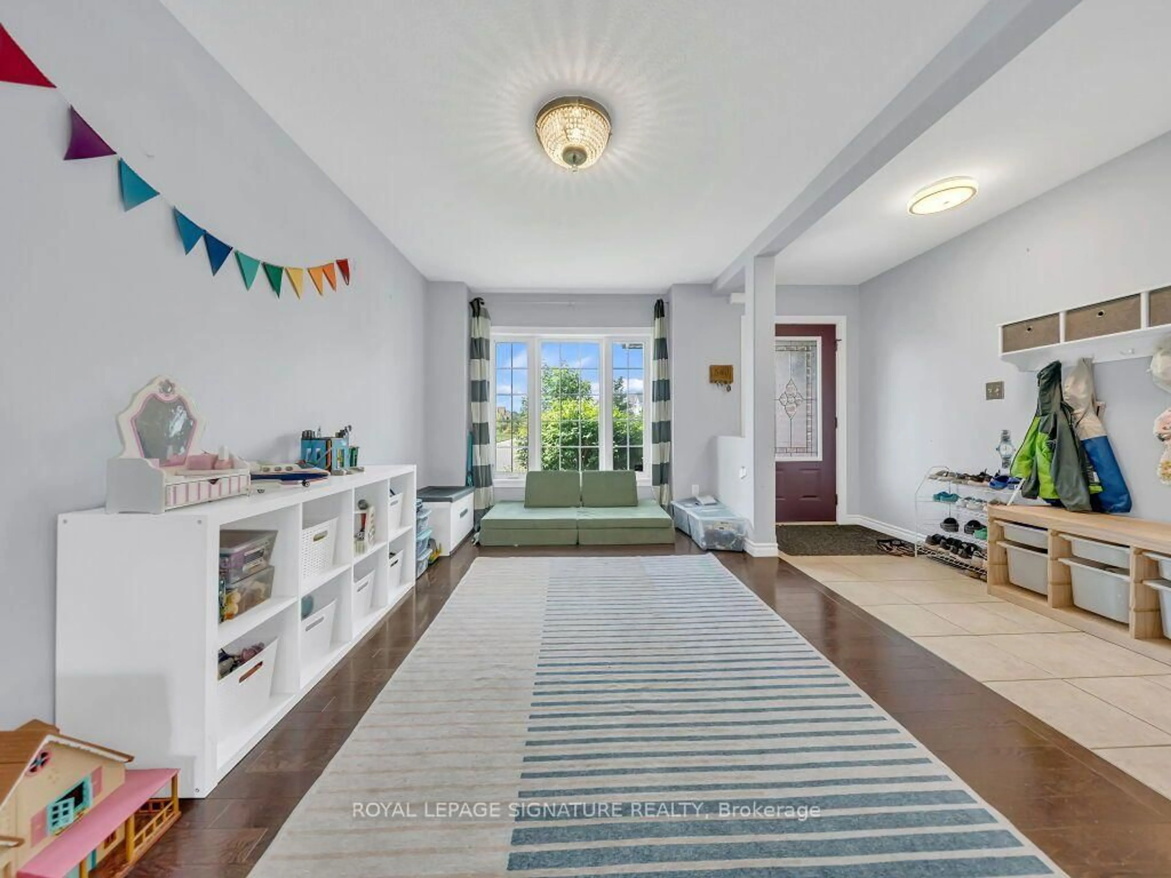Indoor entryway for 31 Ingram Dr, Guelph Ontario N1E 0B1