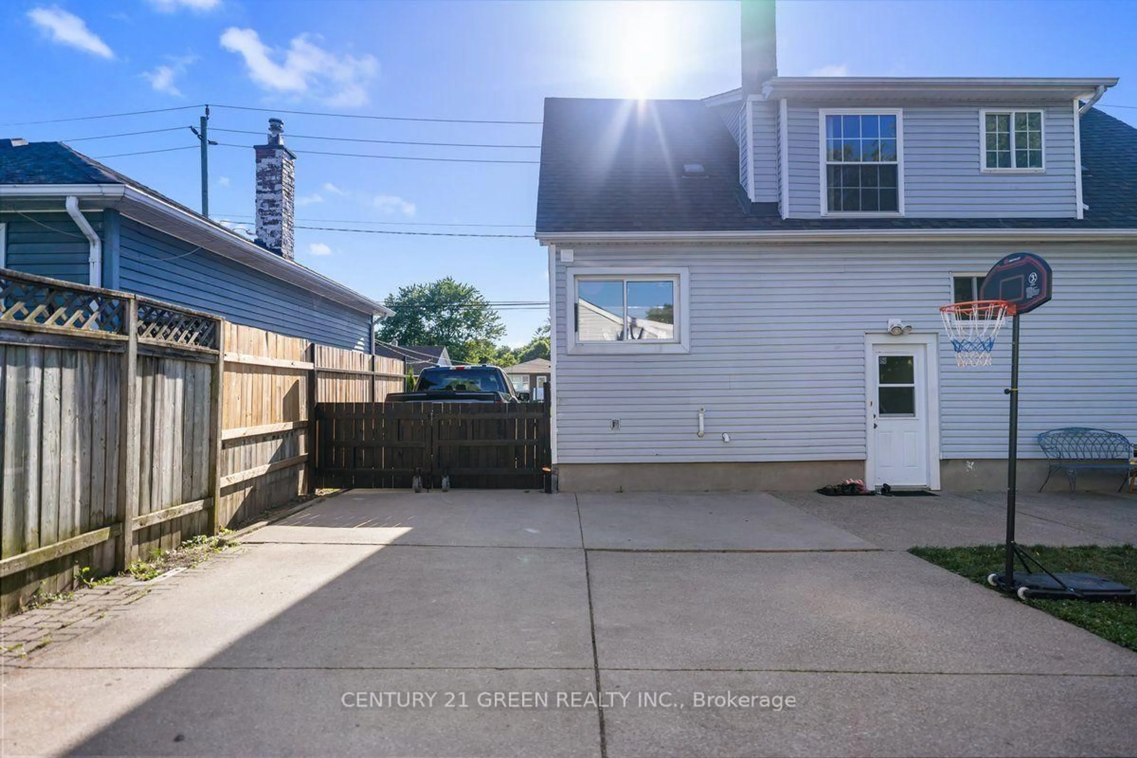 Unknown for 506 Niagara St, St. Catharines Ontario L2M 3P5