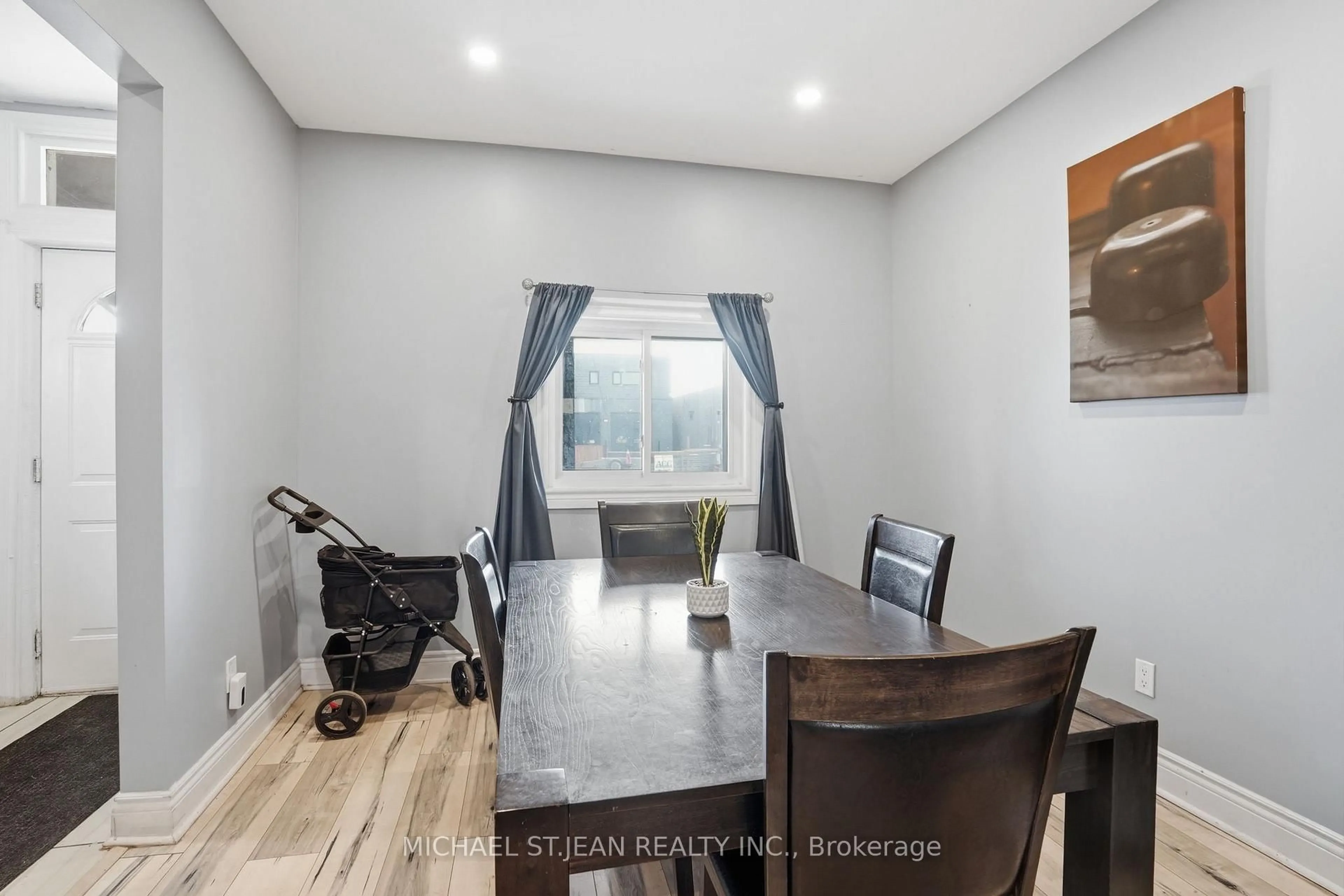 Dining room, wood/laminate floor for 75 Niagara St, Hamilton Ontario L8L 6A4
