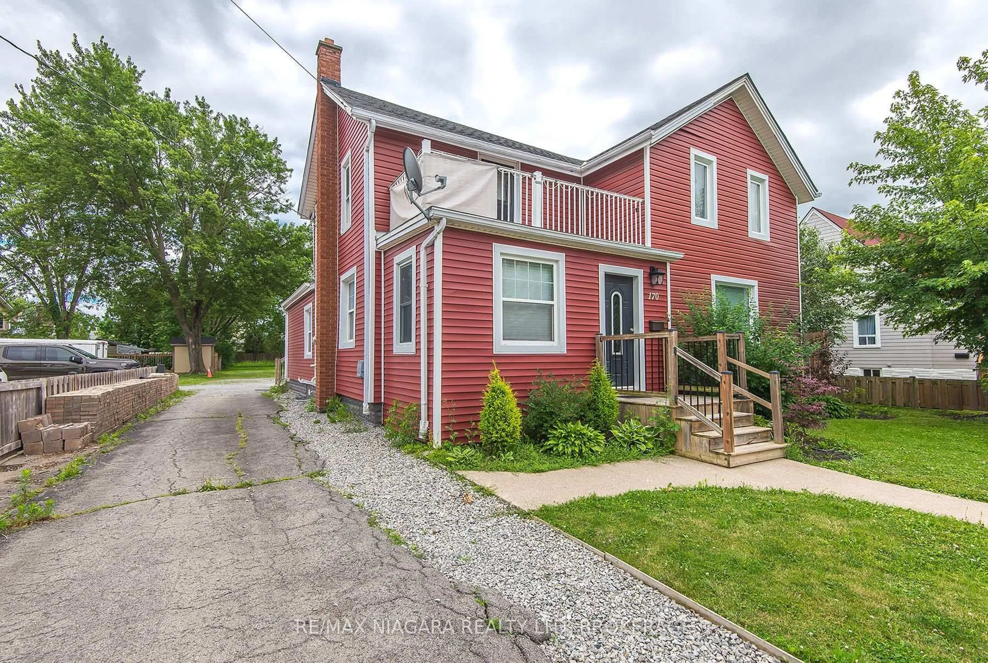 Home with brick exterior material, street for 170 Hellems Ave, Welland Ontario L3B 3B4