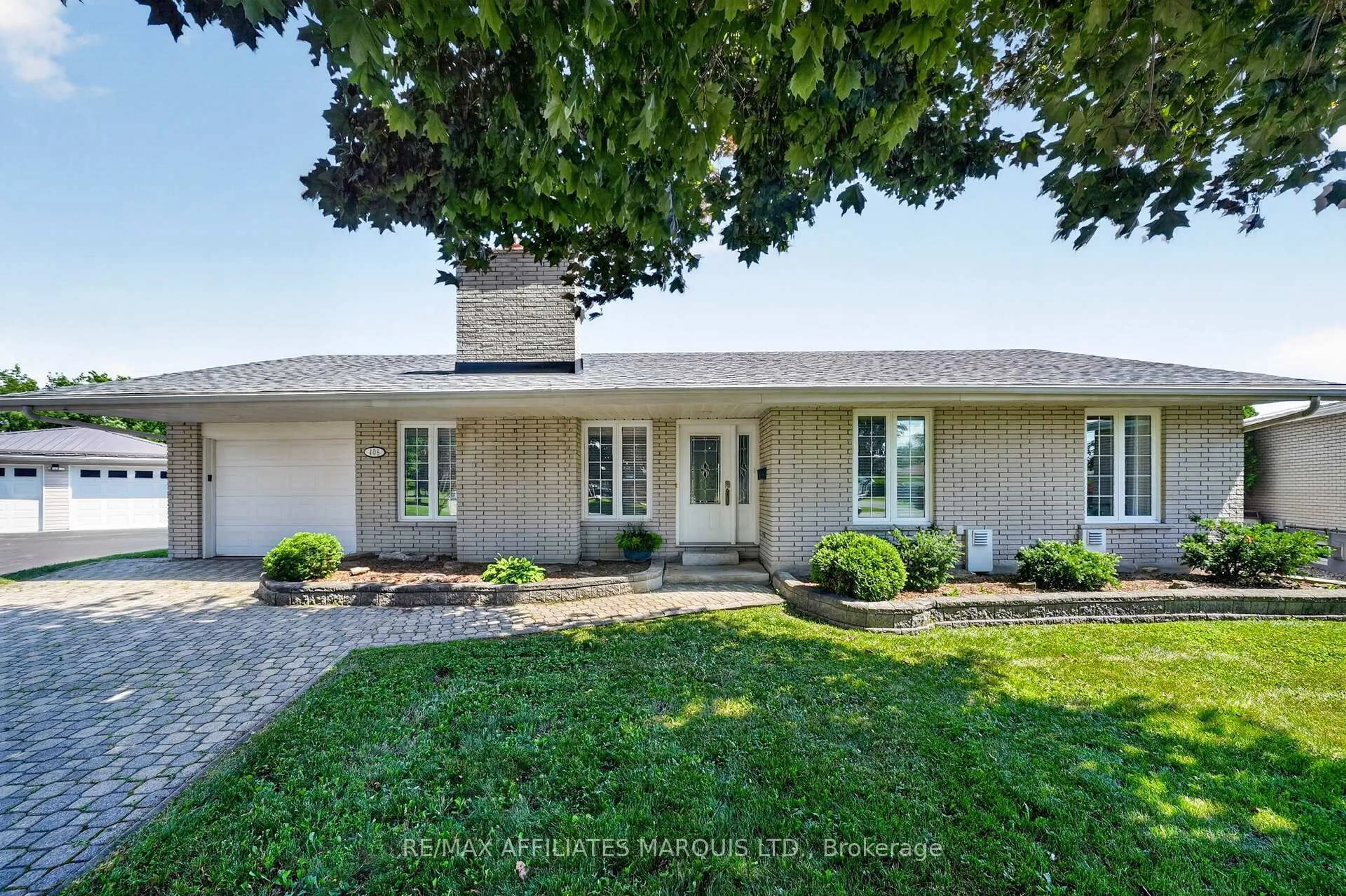 A pic from outside/outdoor area/front of a property/back of a property/a pic from drone, street for 408 Bellevue Cres, Cornwall Ontario K6H 5M9