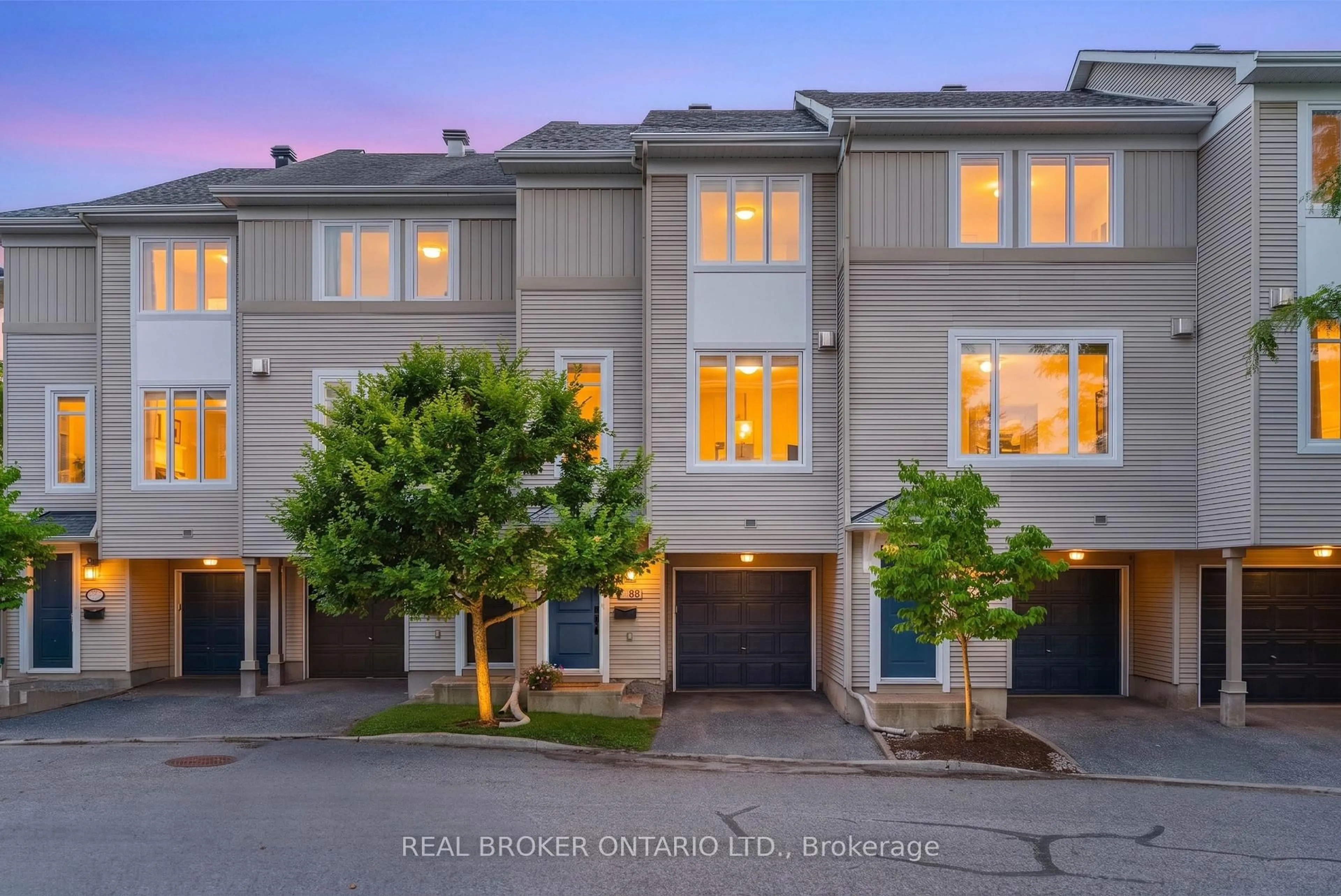 A pic from outside/outdoor area/front of a property/back of a property/a pic from drone, street for 88 Songbird Private, Ottawa Ontario K2H 0A2