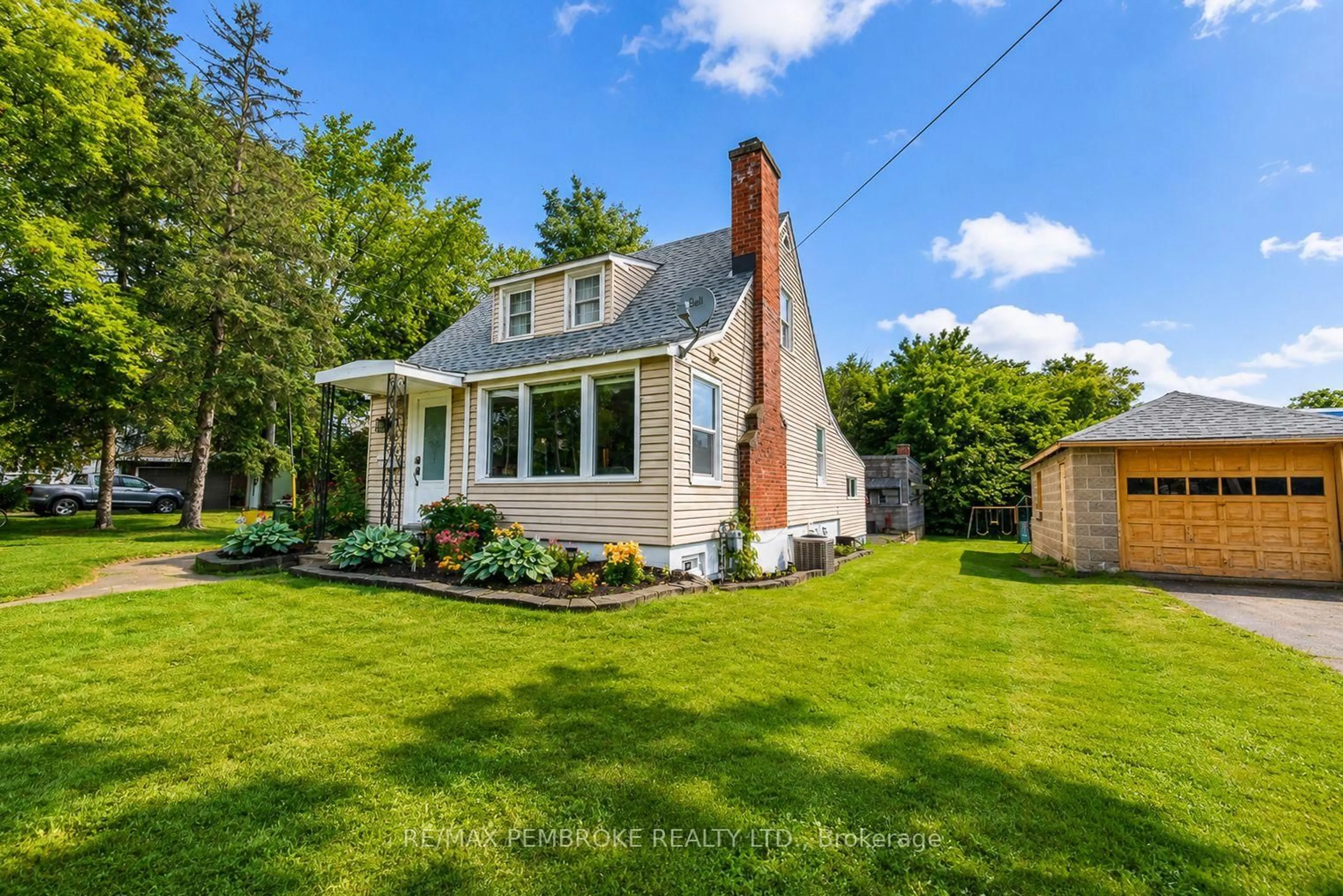 Unknown for 739 Front St, Pembroke Ontario K8A 6J4