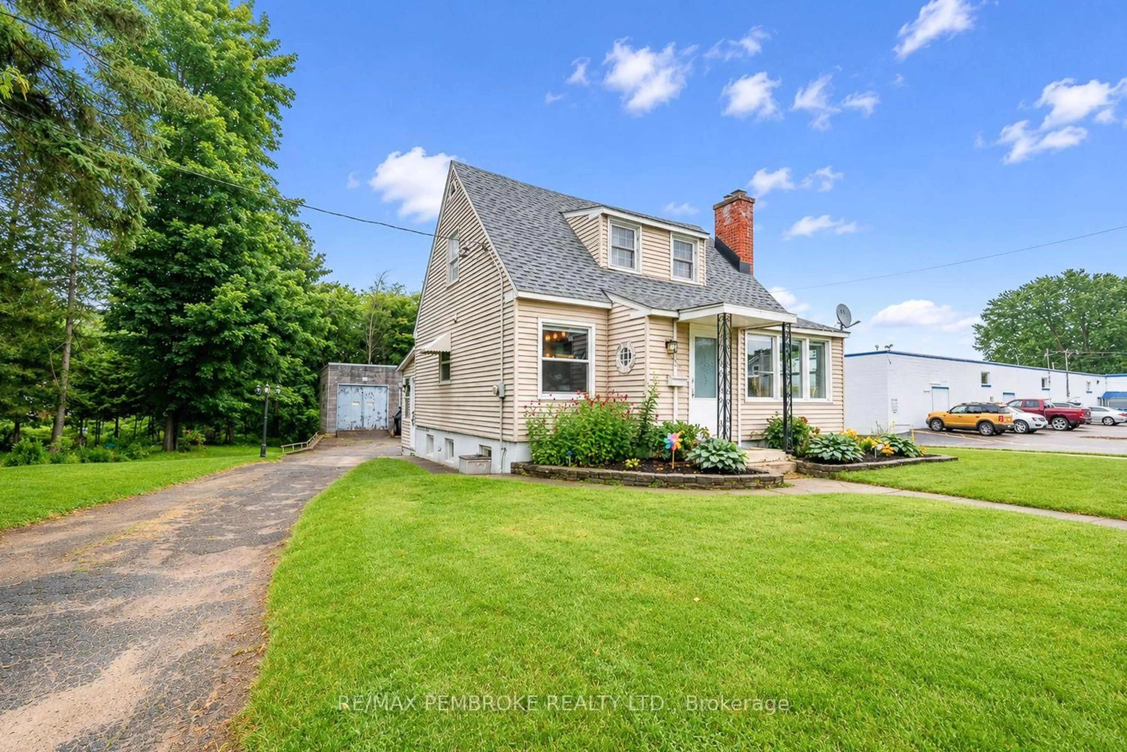 Unknown for 739 Front St, Pembroke Ontario K8A 6J4