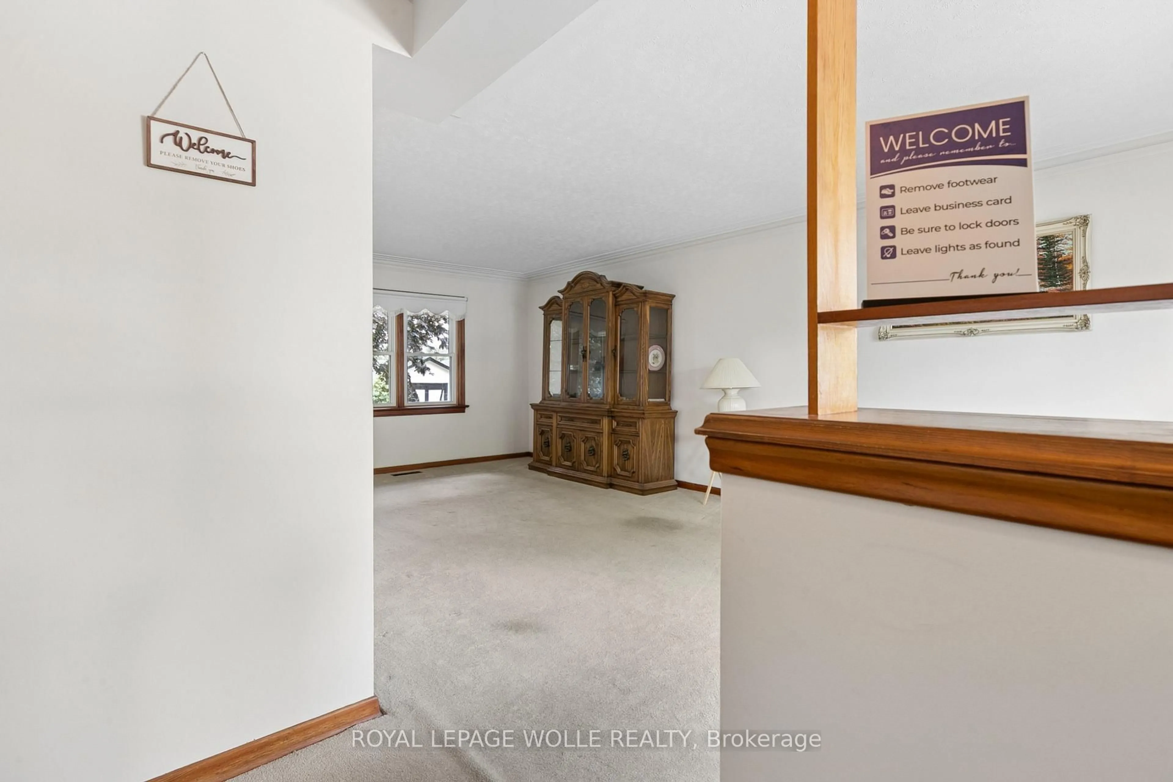 Indoor foyer for 74 Ross Ave, Kitchener Ontario N2A 1V3
