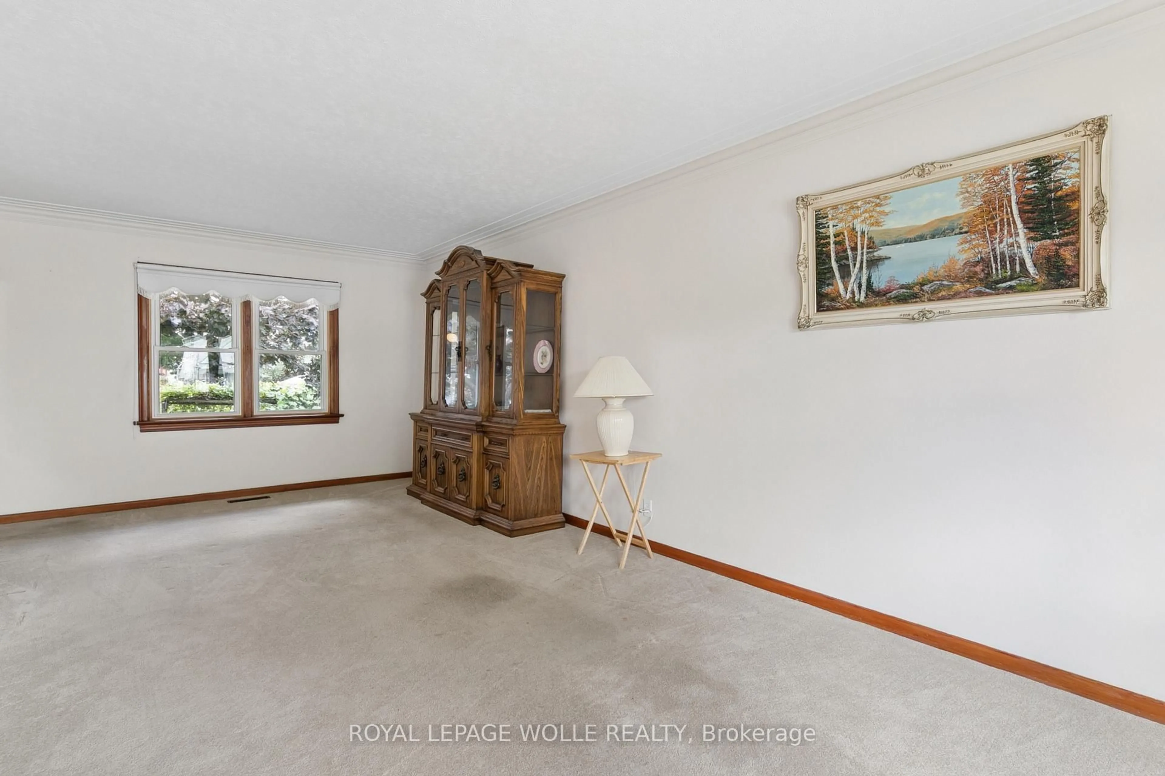 A pic of a room for 74 Ross Ave, Kitchener Ontario N2A 1V3