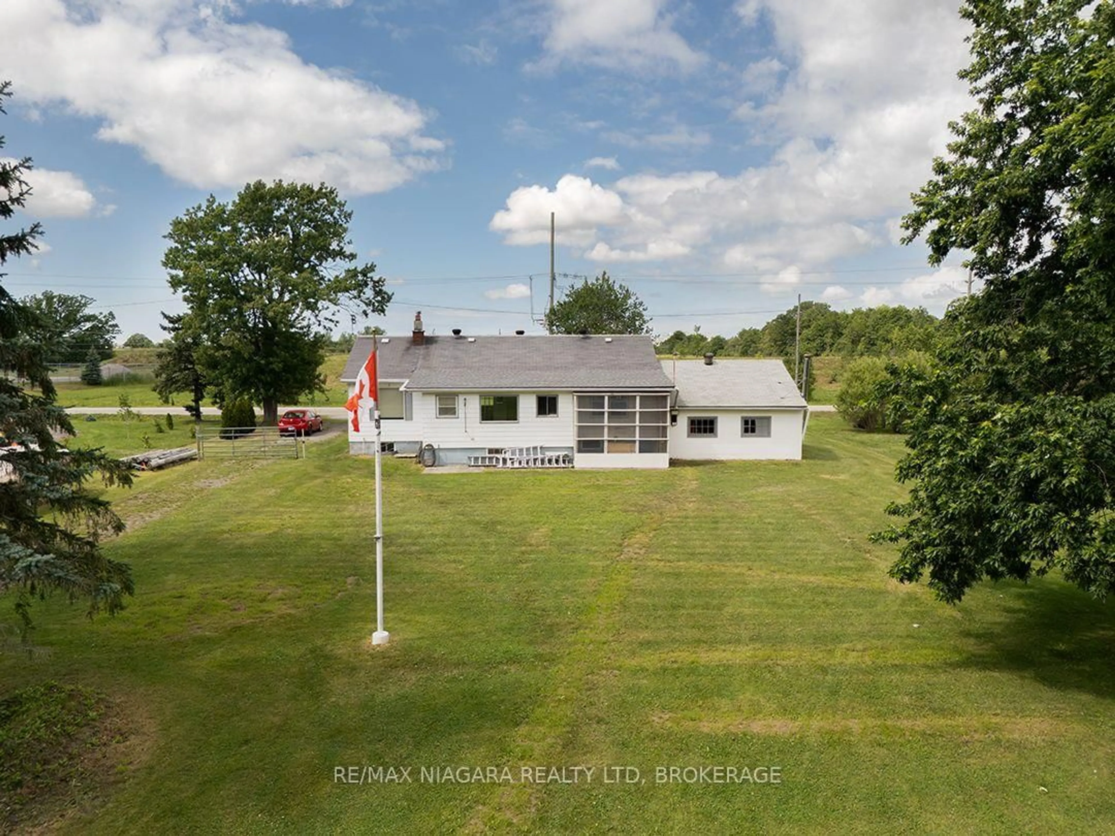 A pic from outside/outdoor area/front of a property/back of a property/a pic from drone, unknown for 160 Barrick Rd, Port Colborne Ontario L3K 4B4