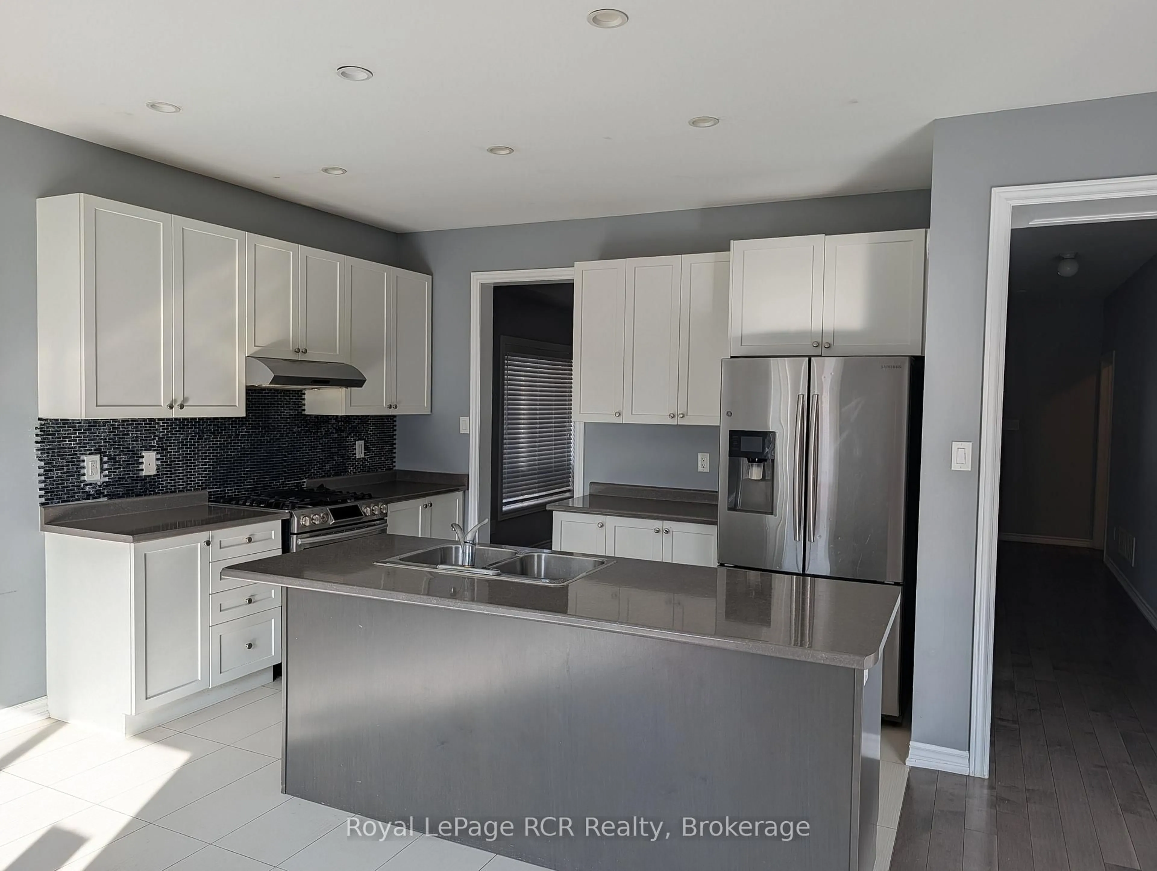 Open concept kitchen, ceramic/tile floor for 125 Morden Dr, Shelburne Ontario L9V 3S4