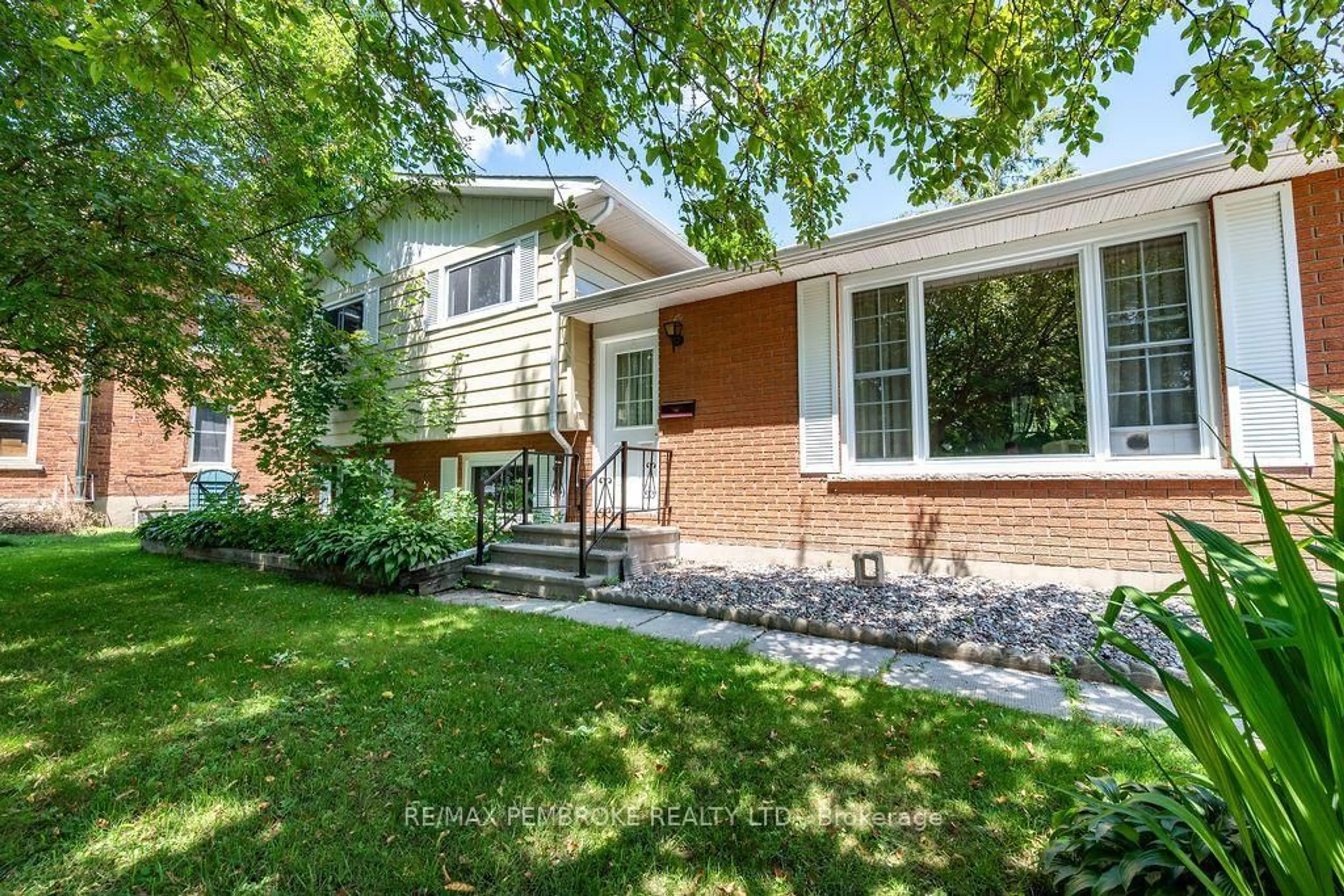 Home with brick exterior material, street for 1656 Beachburg Rd, Beachburg Ontario K0J 1C0