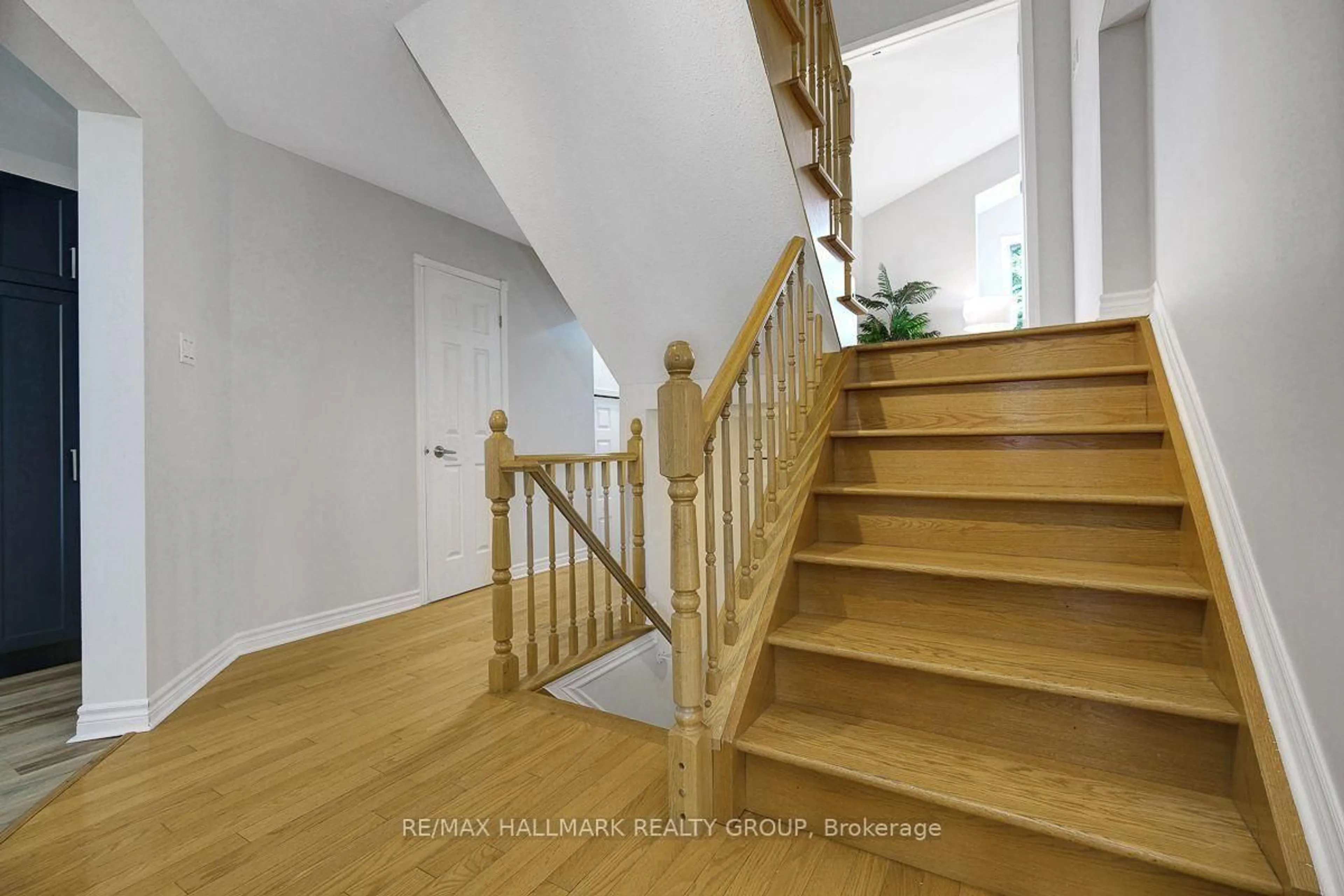 Unknown for 1209 Whiterock St, Ottawa Ontario K1J 1A7