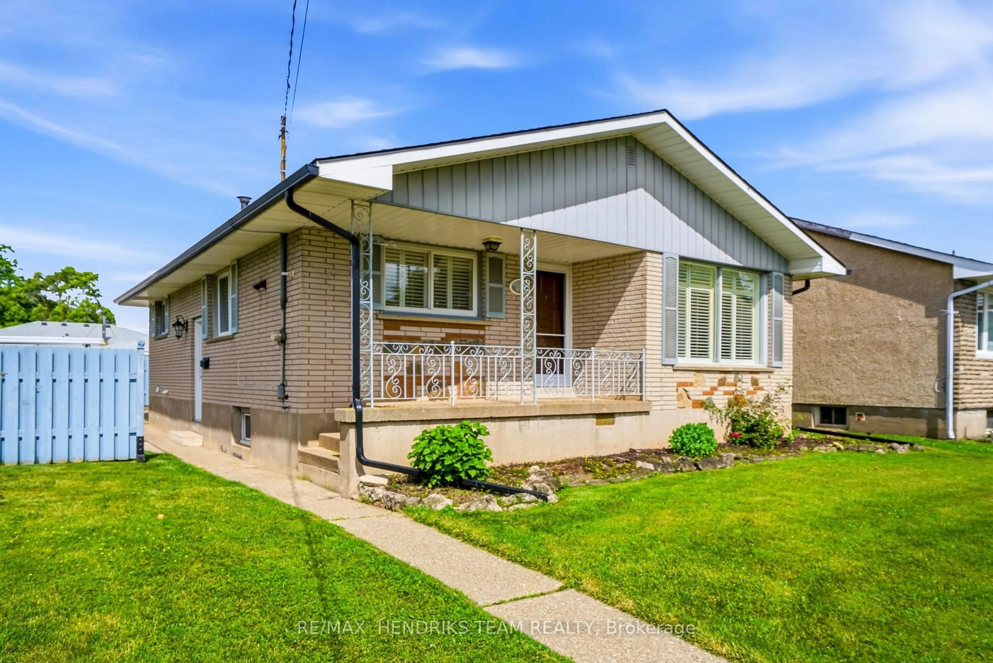Home with brick exterior material, street for 160 Classic Ave, Welland Ontario L3B 1P7