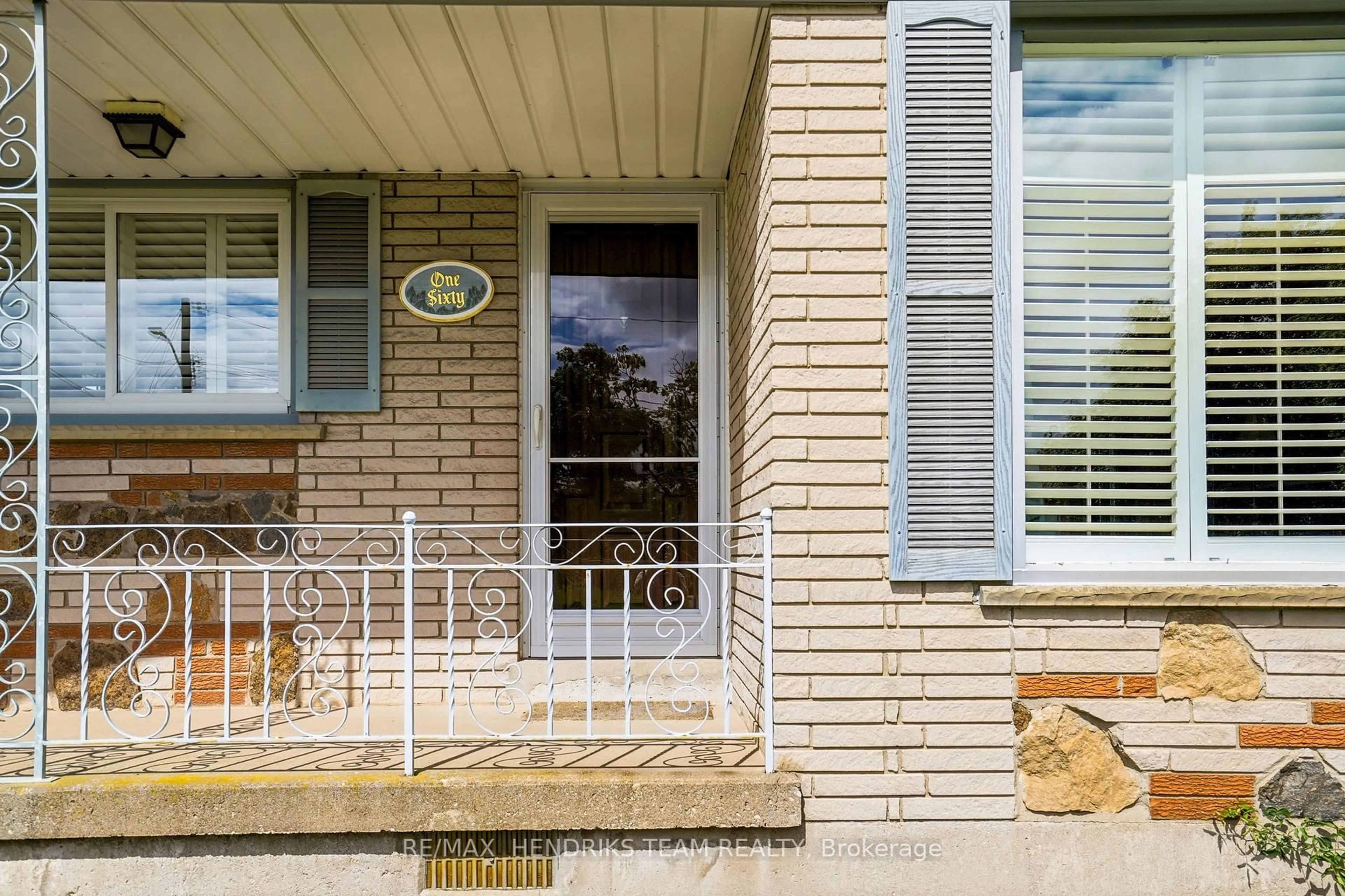 Unknown for 160 Classic Ave, Welland Ontario L3B 1P7