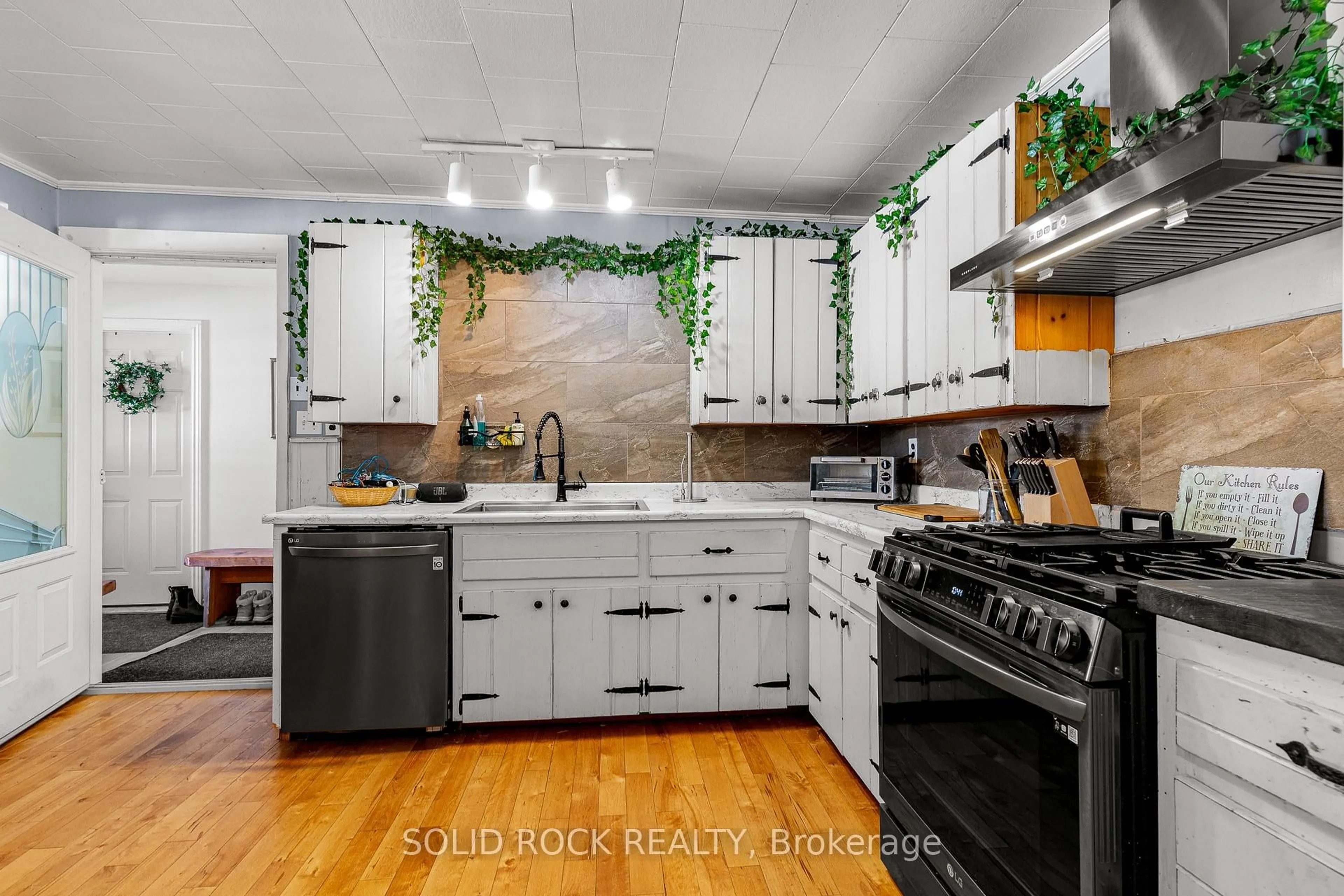 Open concept kitchen, ceramic/tile floor for 317 County Road 16 Rd, Elizabethtown-Kitley Ontario K0G 1G0
