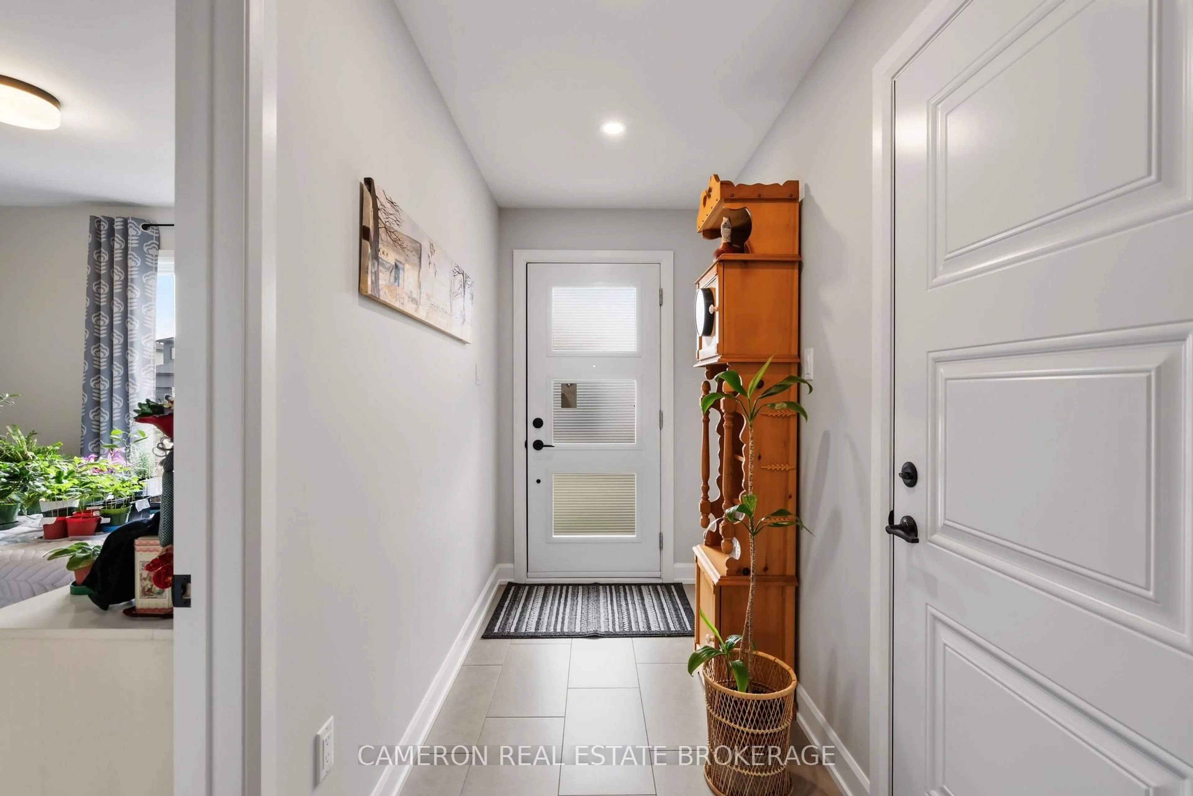 Indoor entryway for 766 Walton St, Cornwall Ontario K6H 0J2