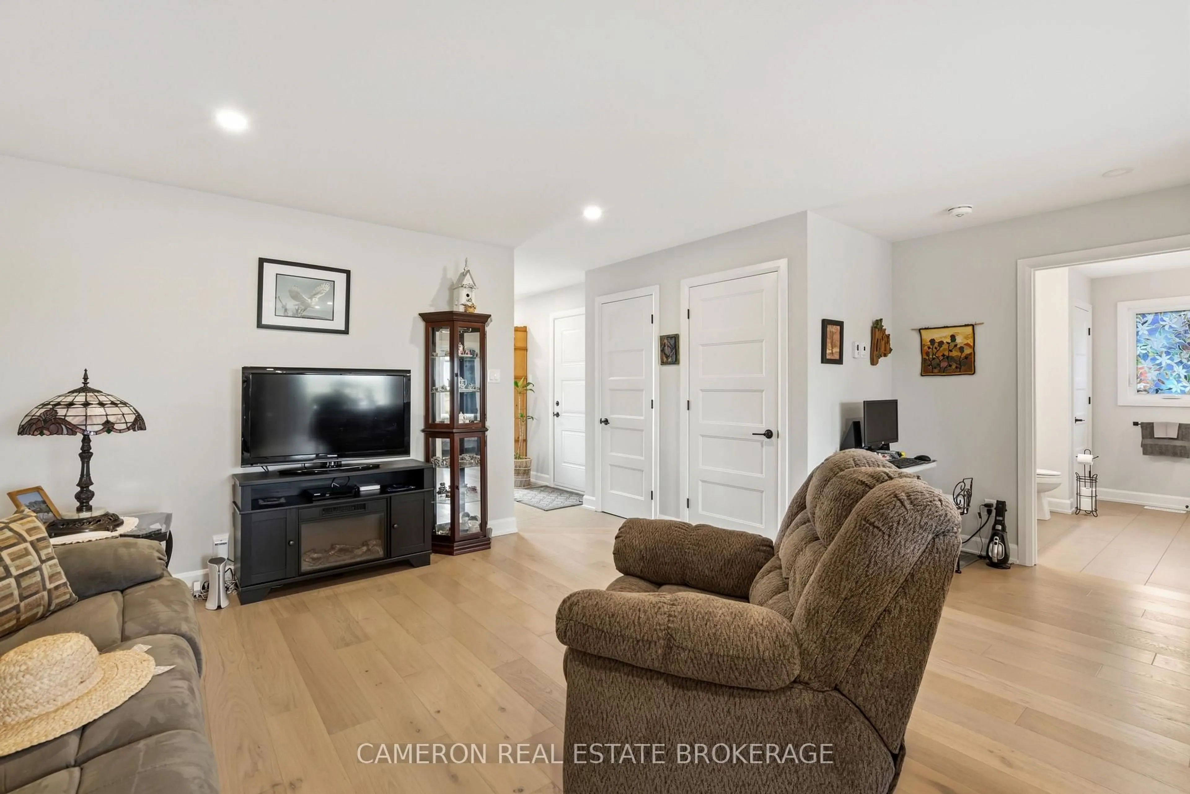 Living room with furniture, unknown for 766 Walton St, Cornwall Ontario K6H 0J2