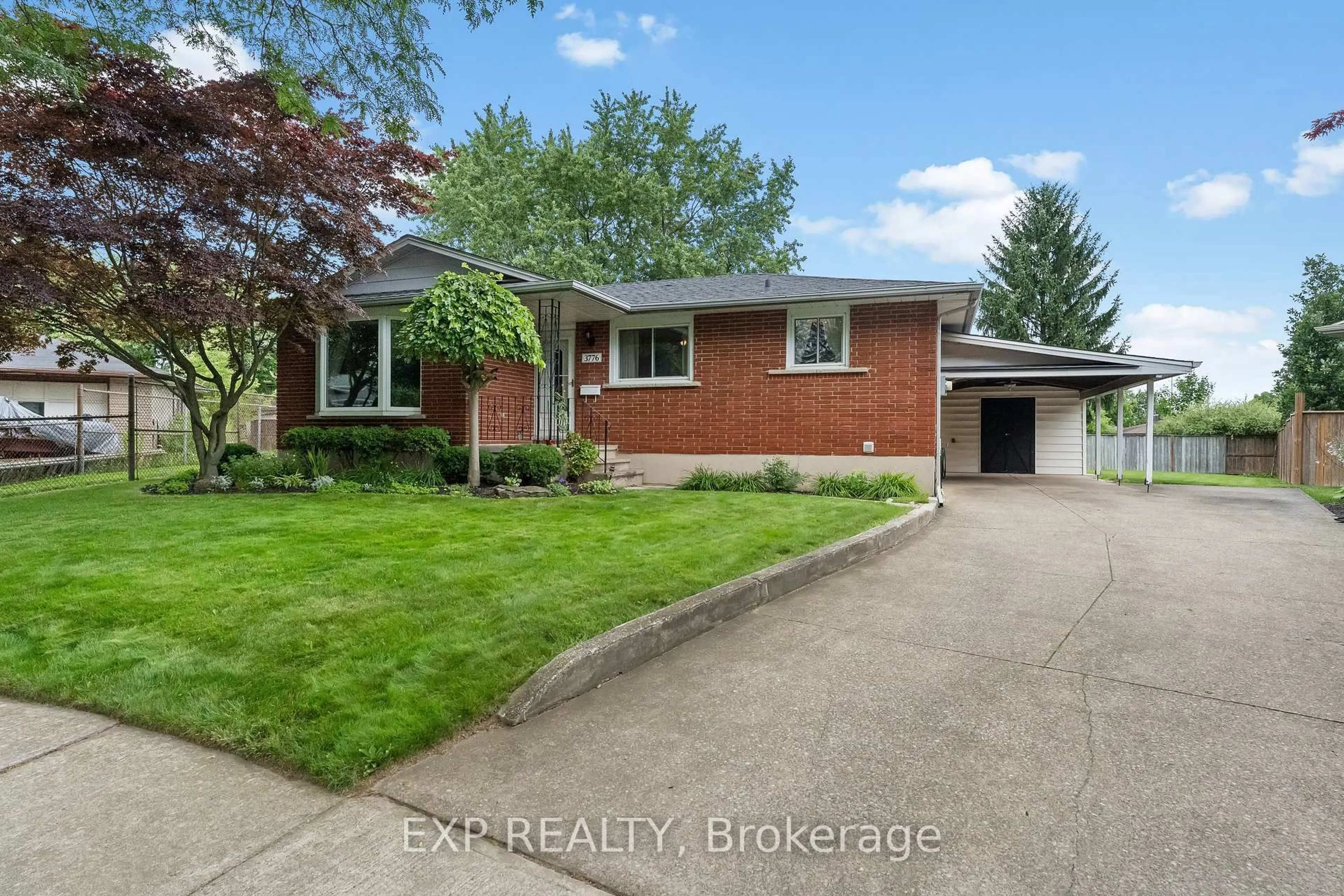 Home with brick exterior material, street for 3776 Panama Crt, Niagara Falls Ontario L2J 3Z8