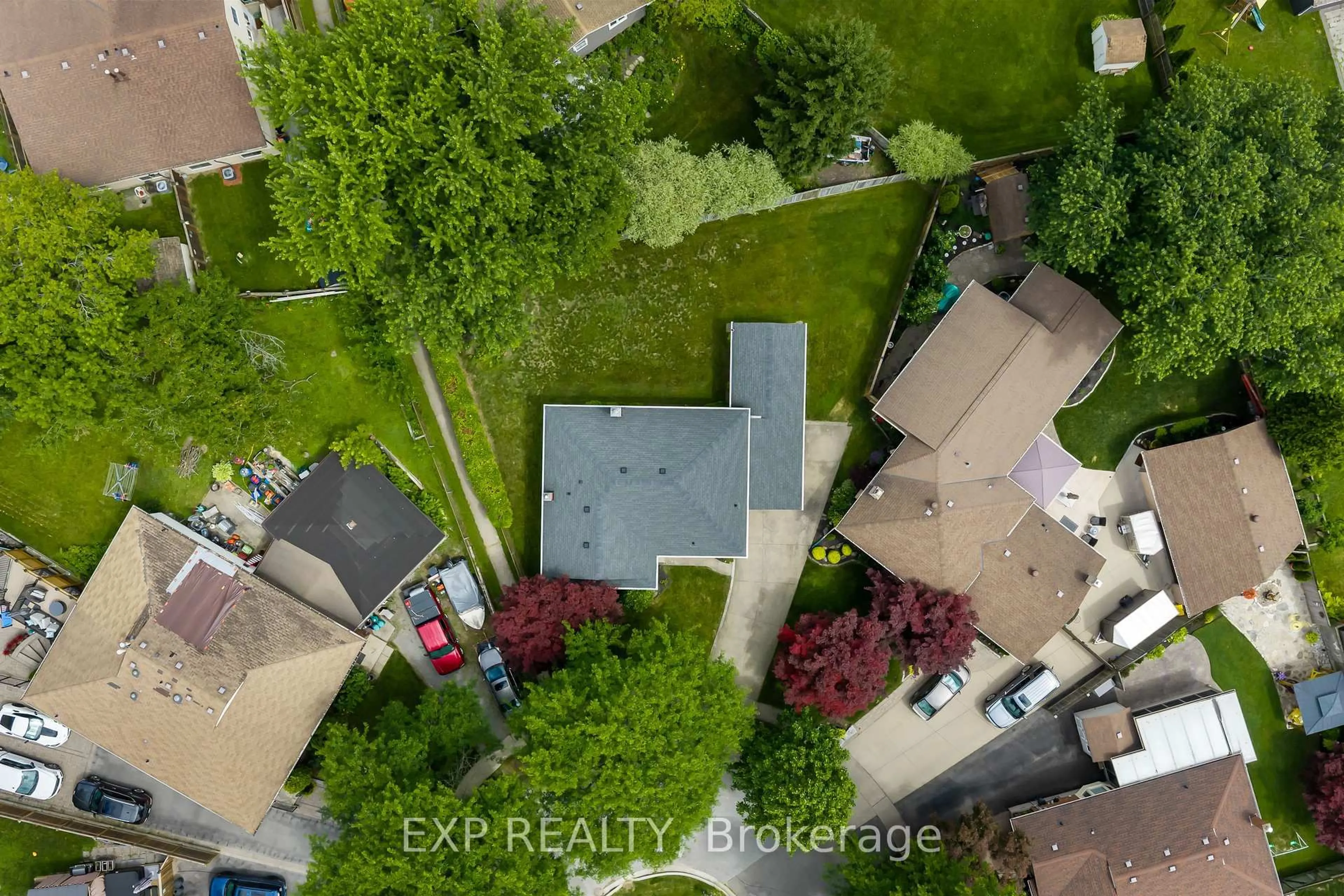 A pic from outside/outdoor area/front of a property/back of a property/a pic from drone, city buildings view from balcony for 3776 Panama Crt, Niagara Falls Ontario L2J 3Z8