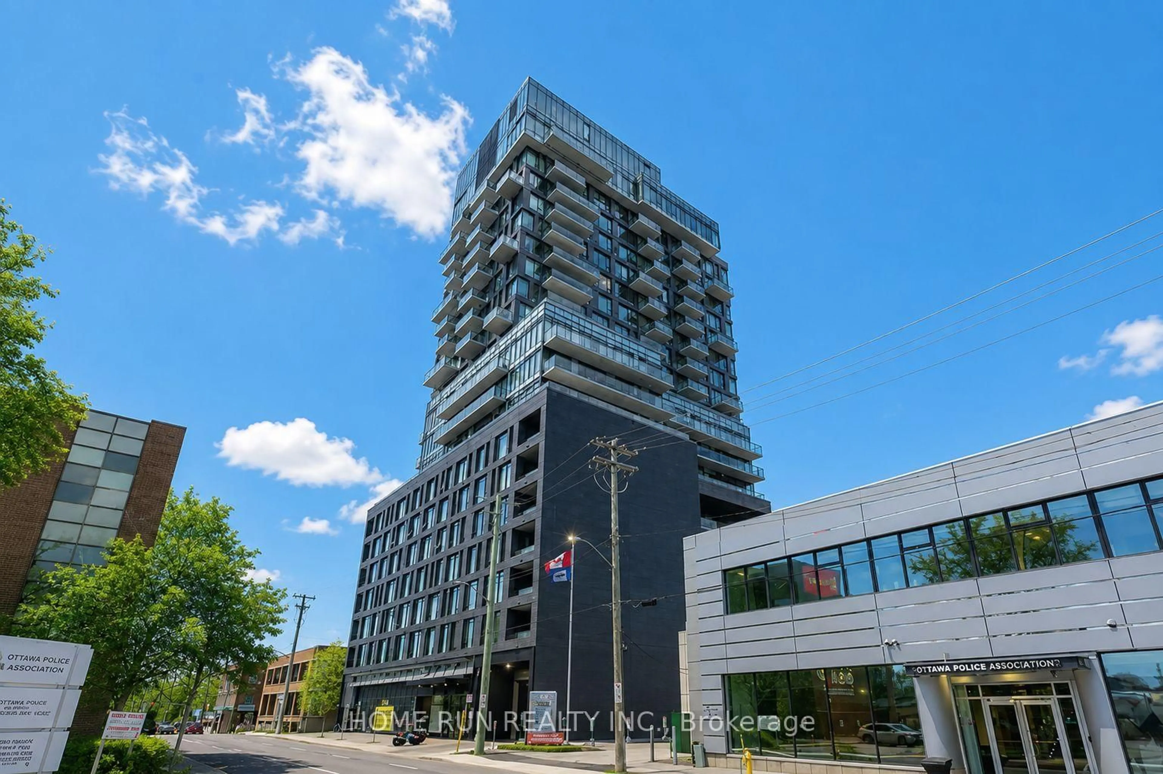 Indoor foyer for 203 CATHERINE St #1208, Ottawa Ontario K2P 1J5