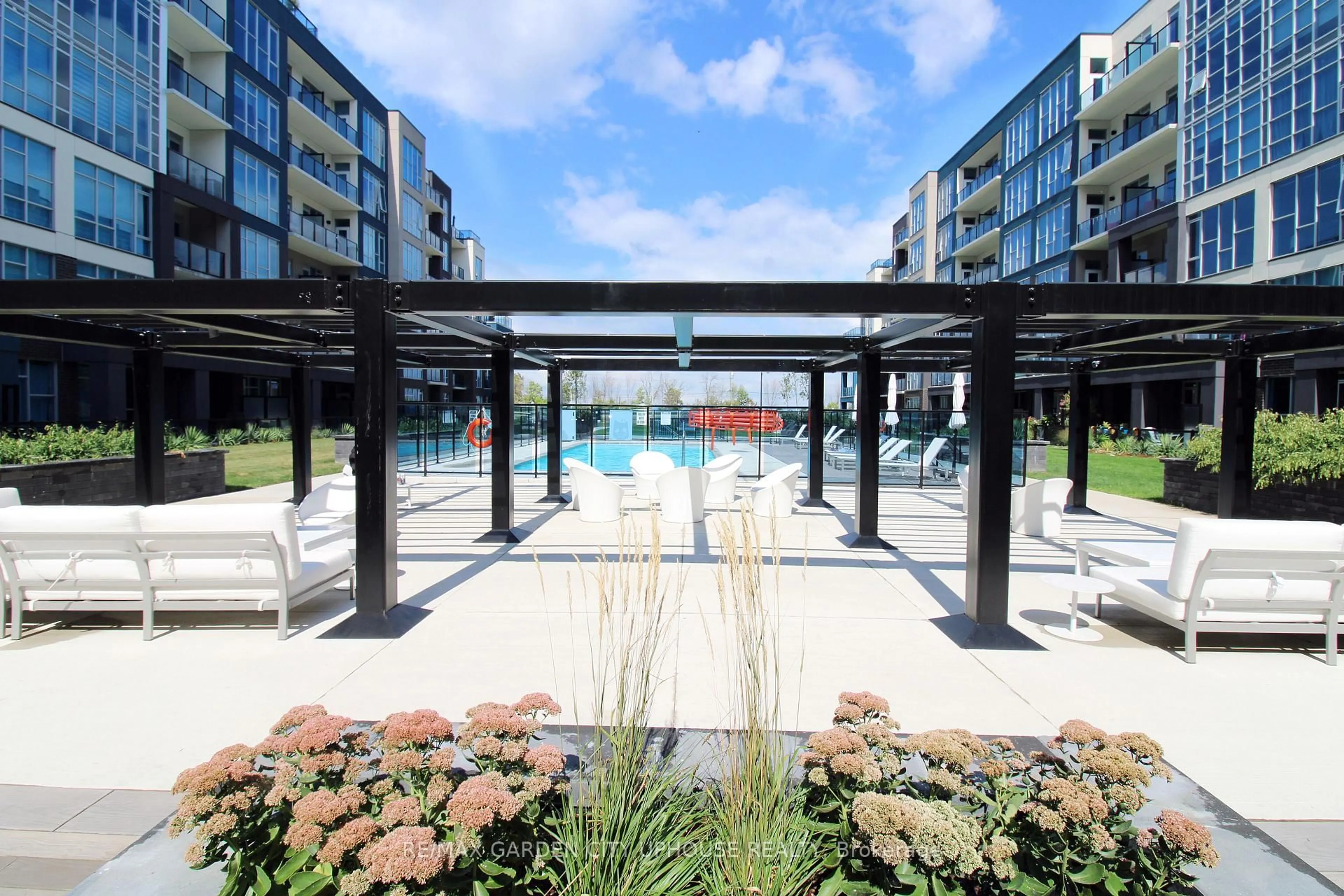 Patio, water/lake/river/ocean view for 16 CONCORD Pl #336, Grimsby Ontario L3M 0J1
