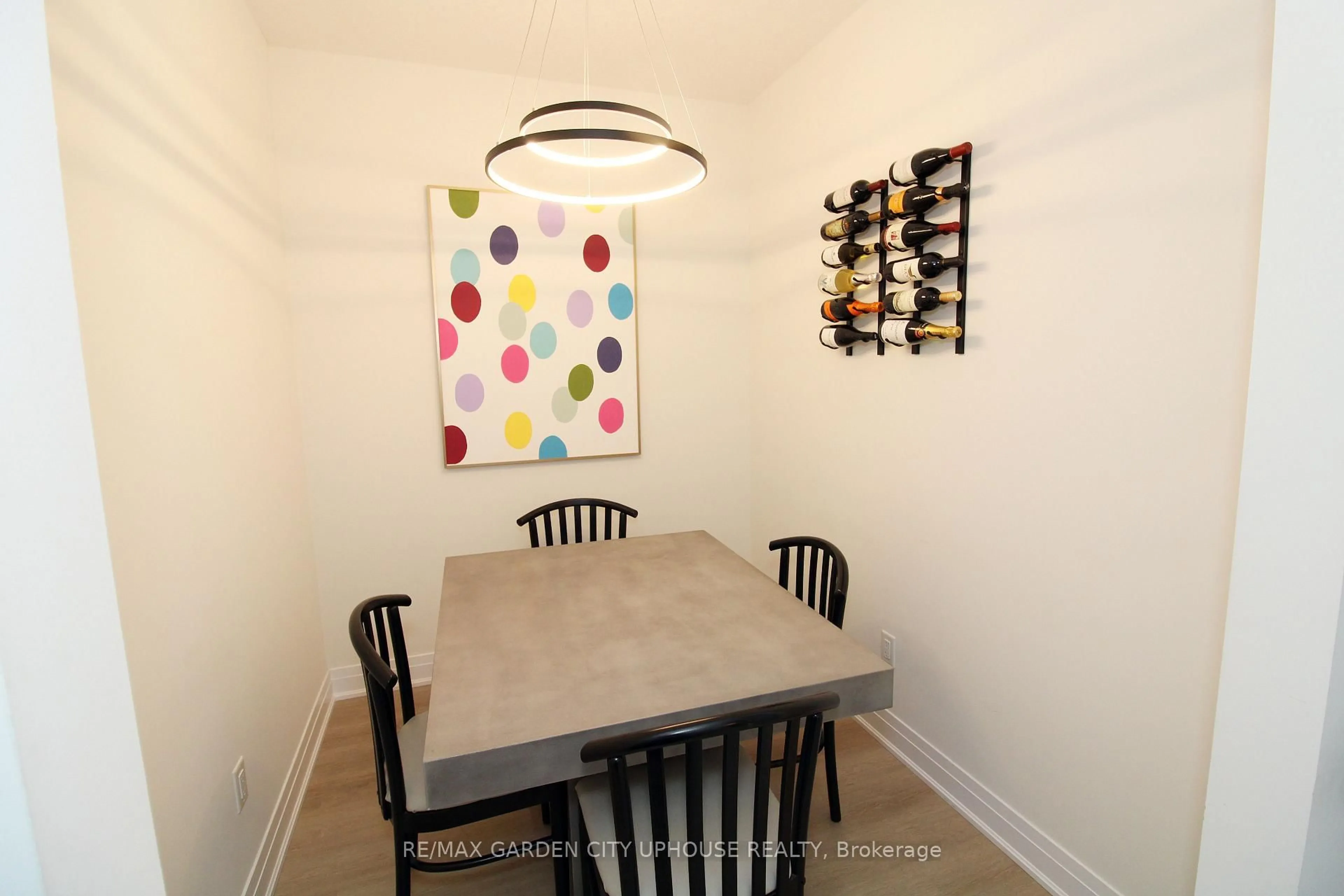 Dining room, unknown for 16 CONCORD Pl #336, Grimsby Ontario L3M 0J1