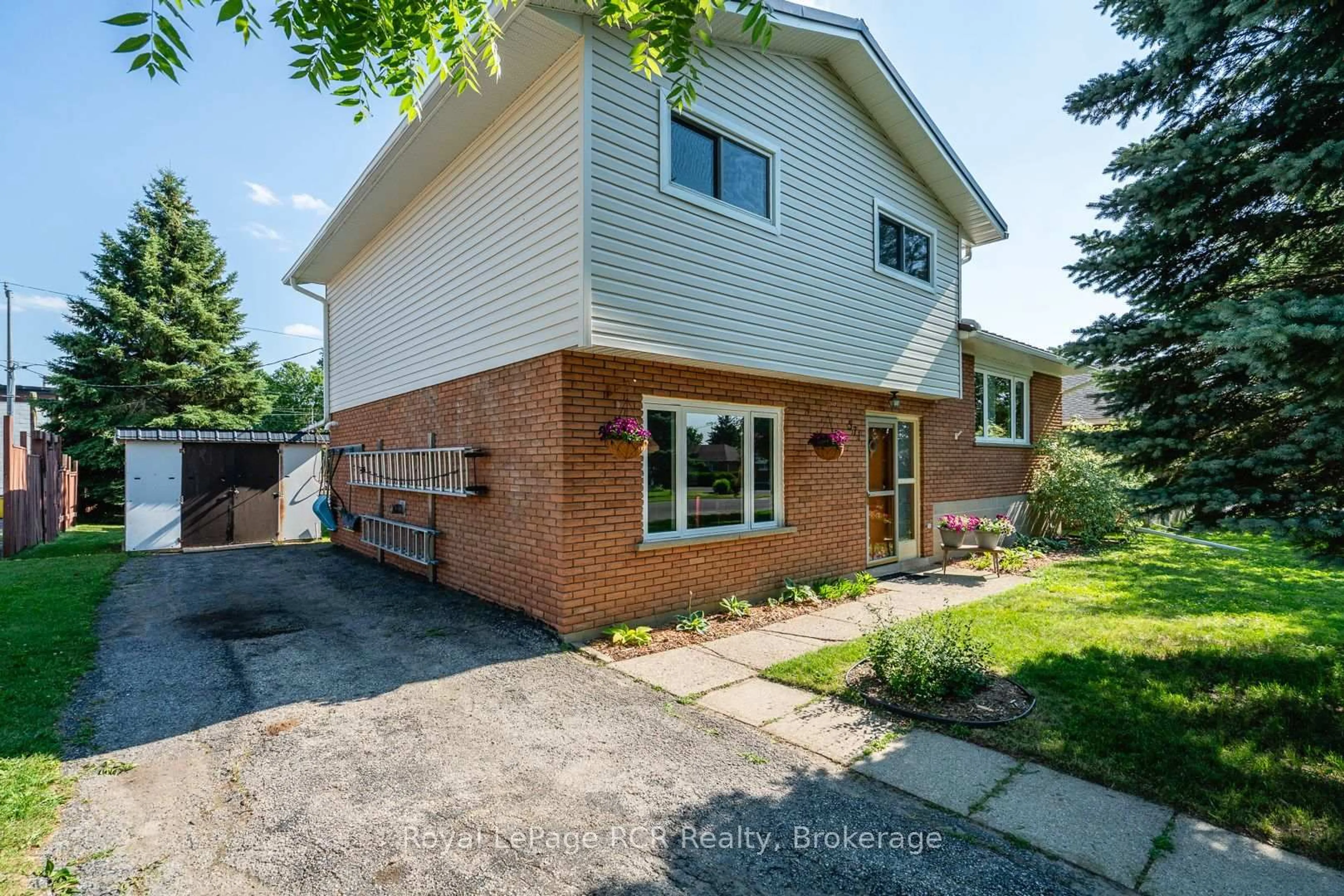 Home with brick exterior material, street for 571 12th St, Hanover Ontario N4N 1W5