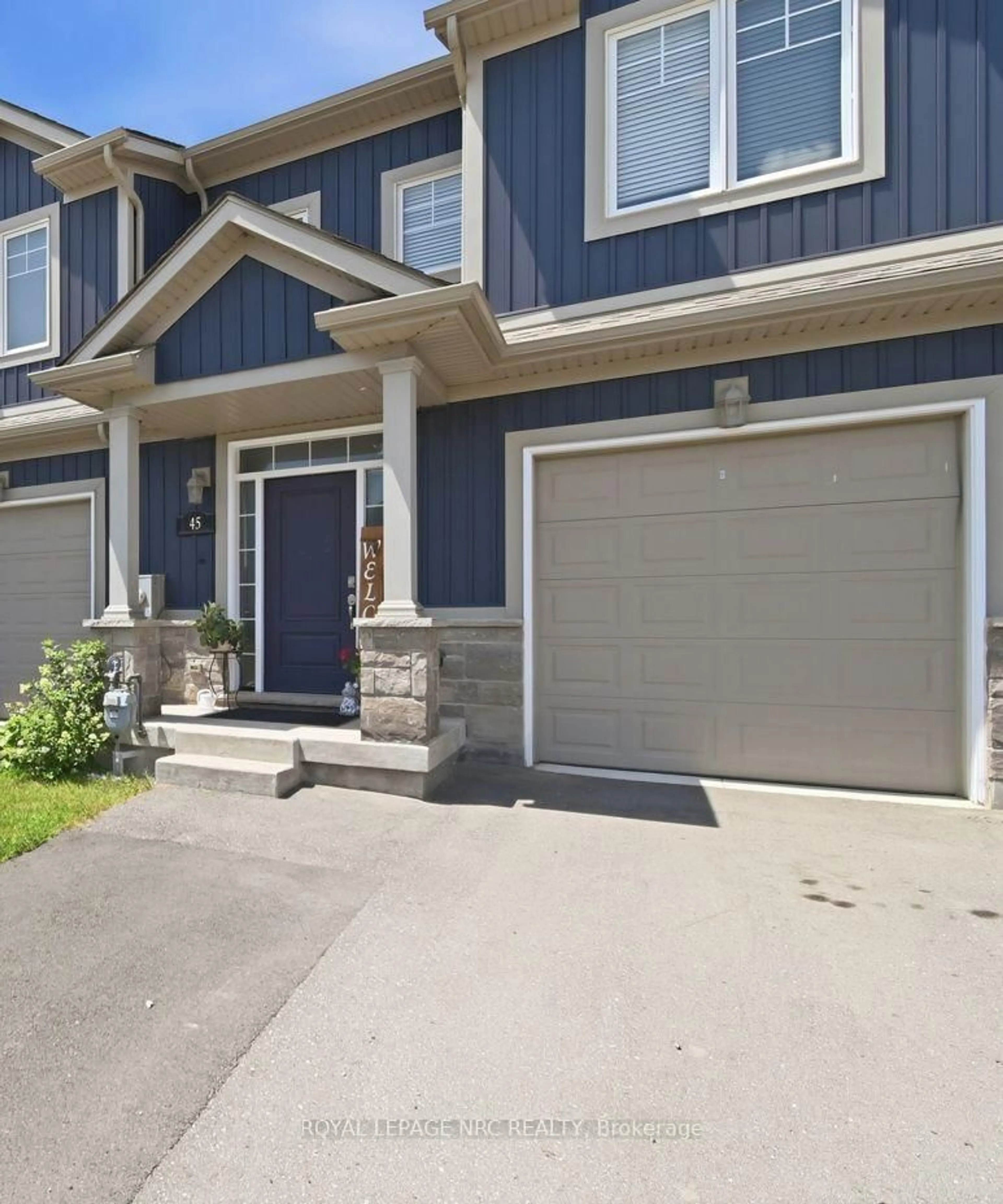 Home with vinyl exterior material, street for 45 Wilkerson St, Thorold Ontario L2V 0G4