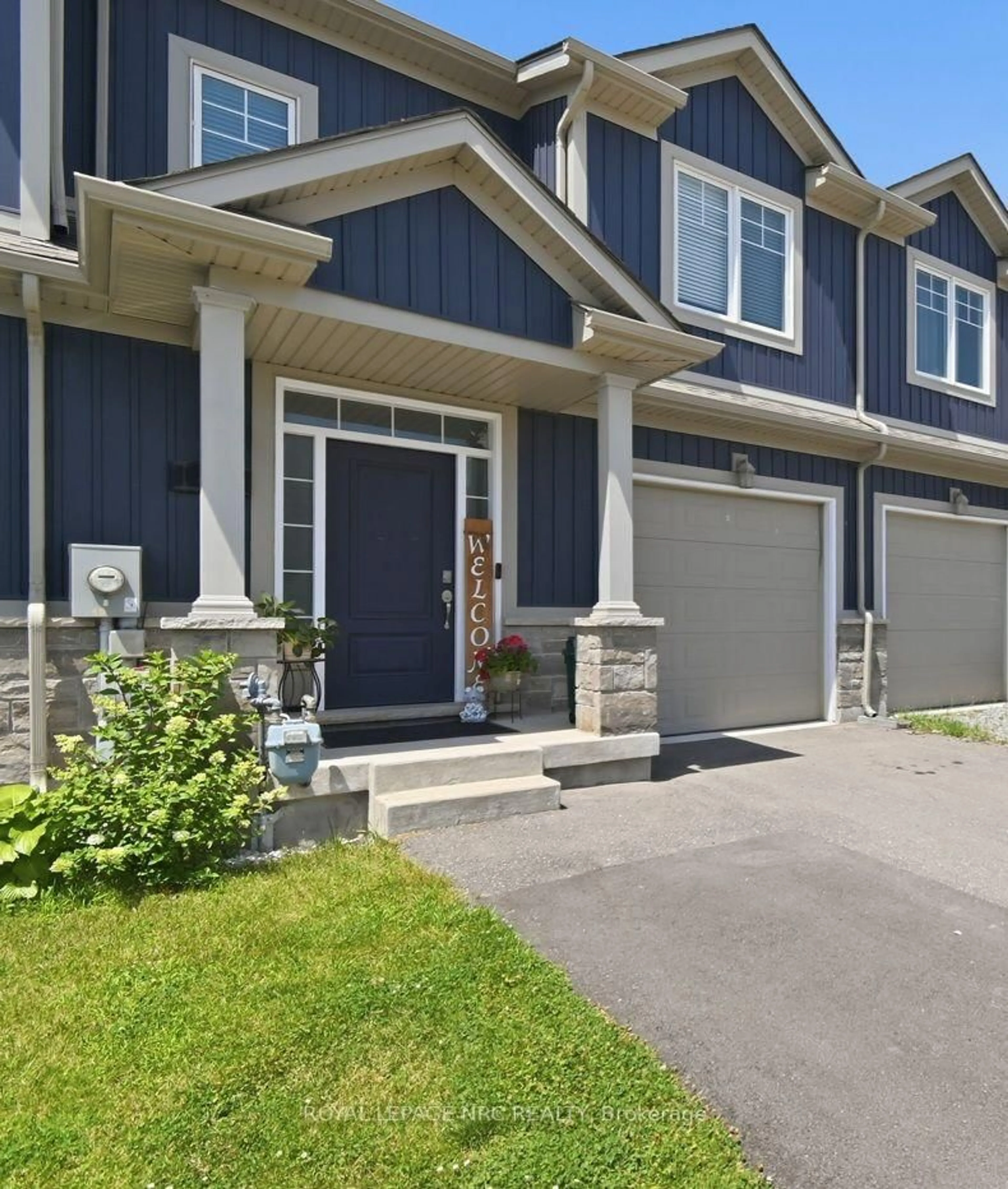 Home with vinyl exterior material, street for 45 Wilkerson St, Thorold Ontario L2V 0G4