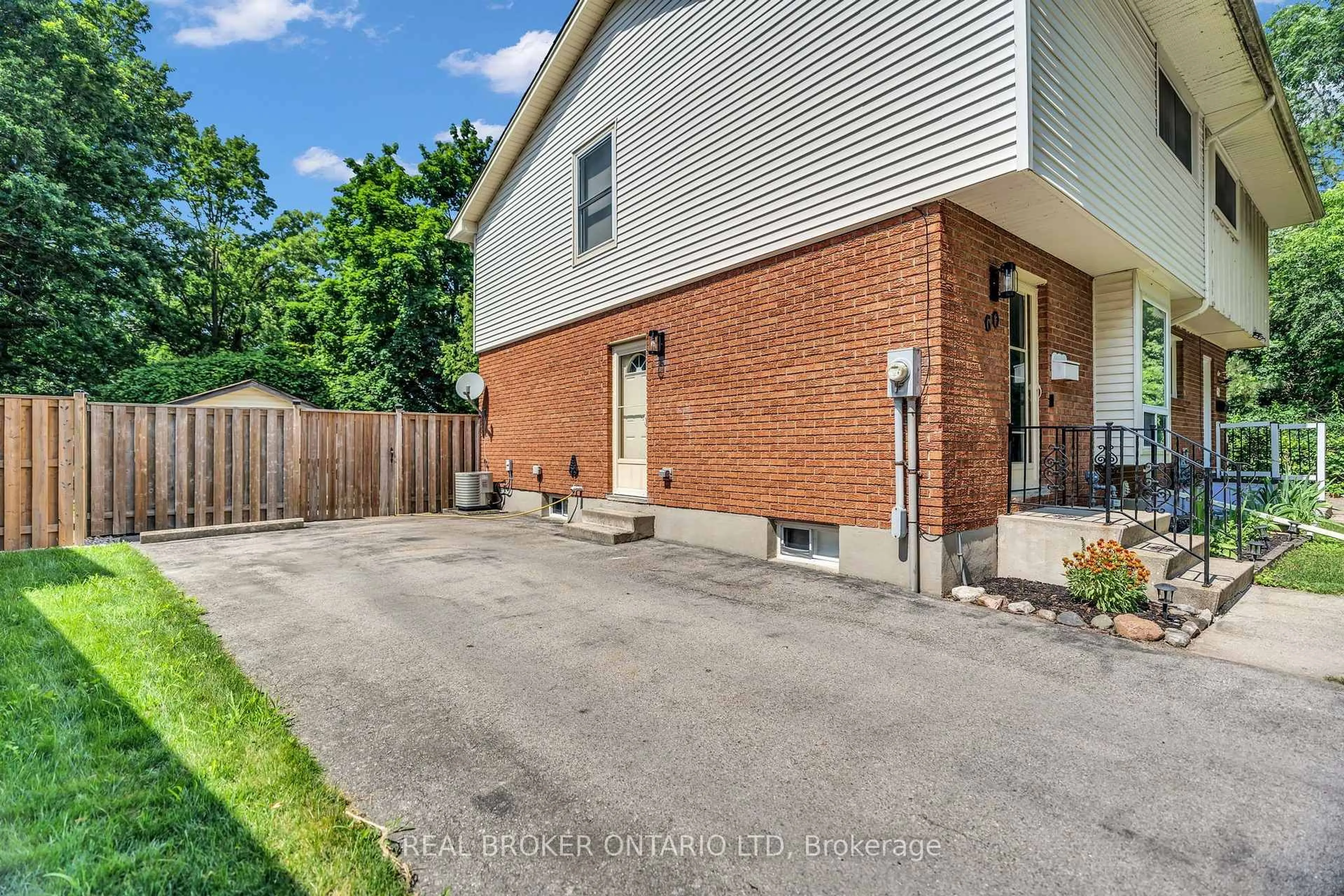 Unknown for 60 Tilipe Rd, London East Ontario N5V 2X4