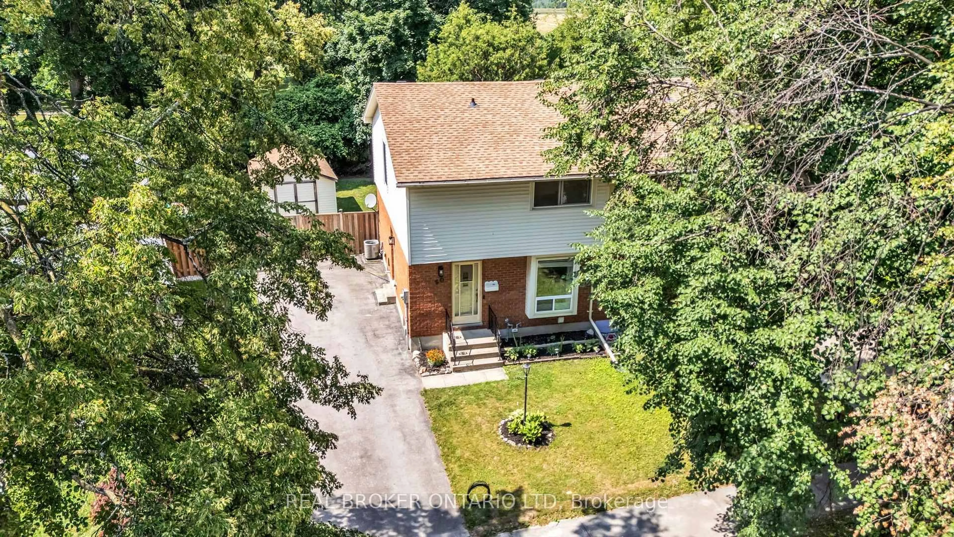 A pic from outside/outdoor area/front of a property/back of a property/a pic from drone, street for 60 Tilipe Rd, London East Ontario N5V 2X4