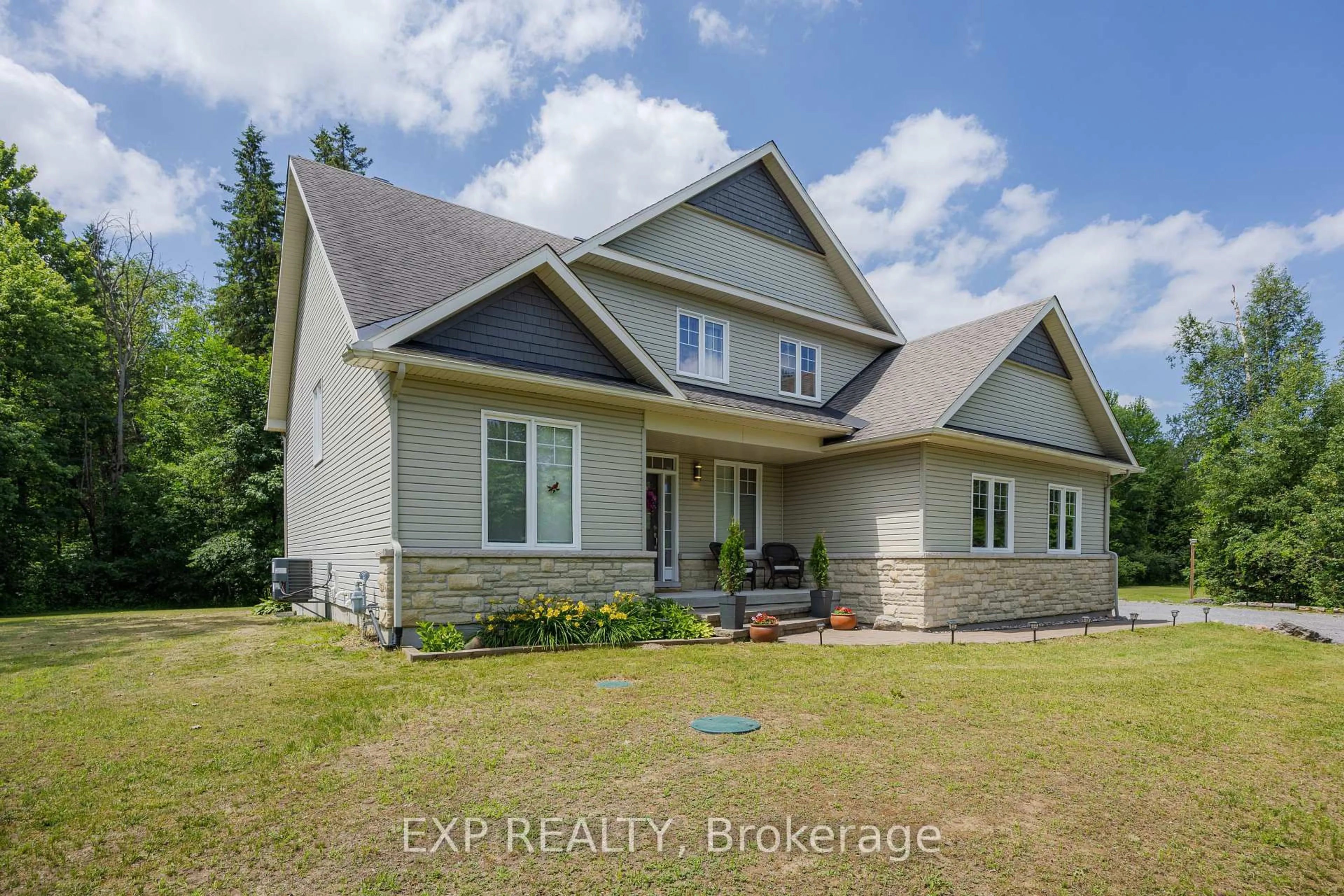 A pic from outside/outdoor area/front of a property/back of a property/a pic from drone, building for 635 WILLIAM MOONEY Rd, Carp Ontario K0A 1L0
