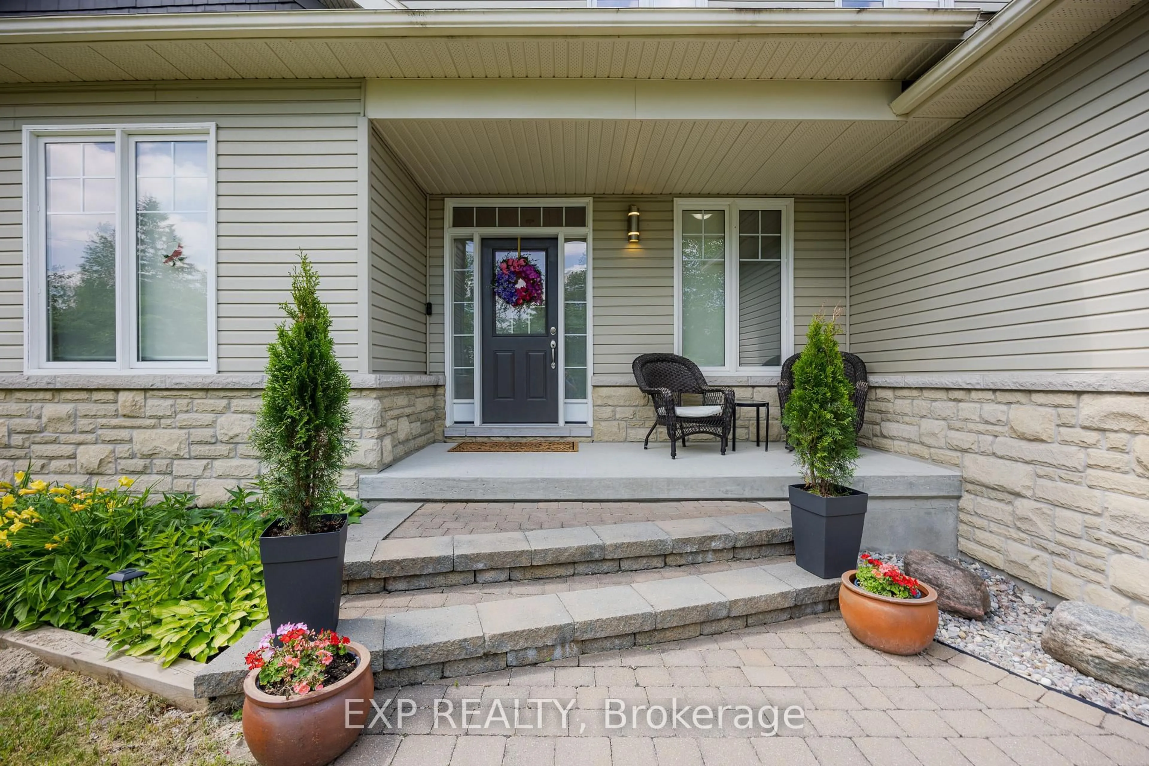 Indoor entryway for 635 WILLIAM MOONEY Rd, Carp Ontario K0A 1L0