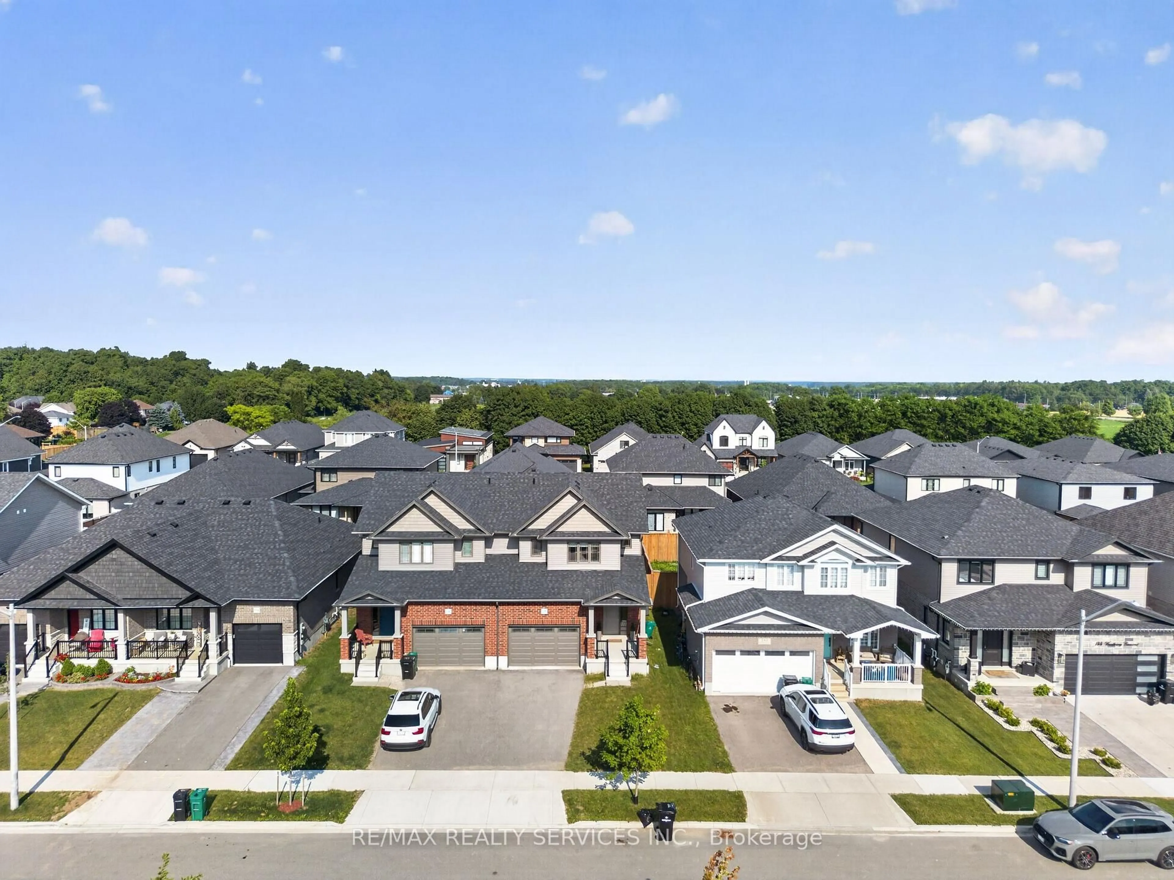 A pic from outside/outdoor area/front of a property/back of a property/a pic from drone, street for 138 Woodberry Cres, Woolwich Ontario N3B 0E5