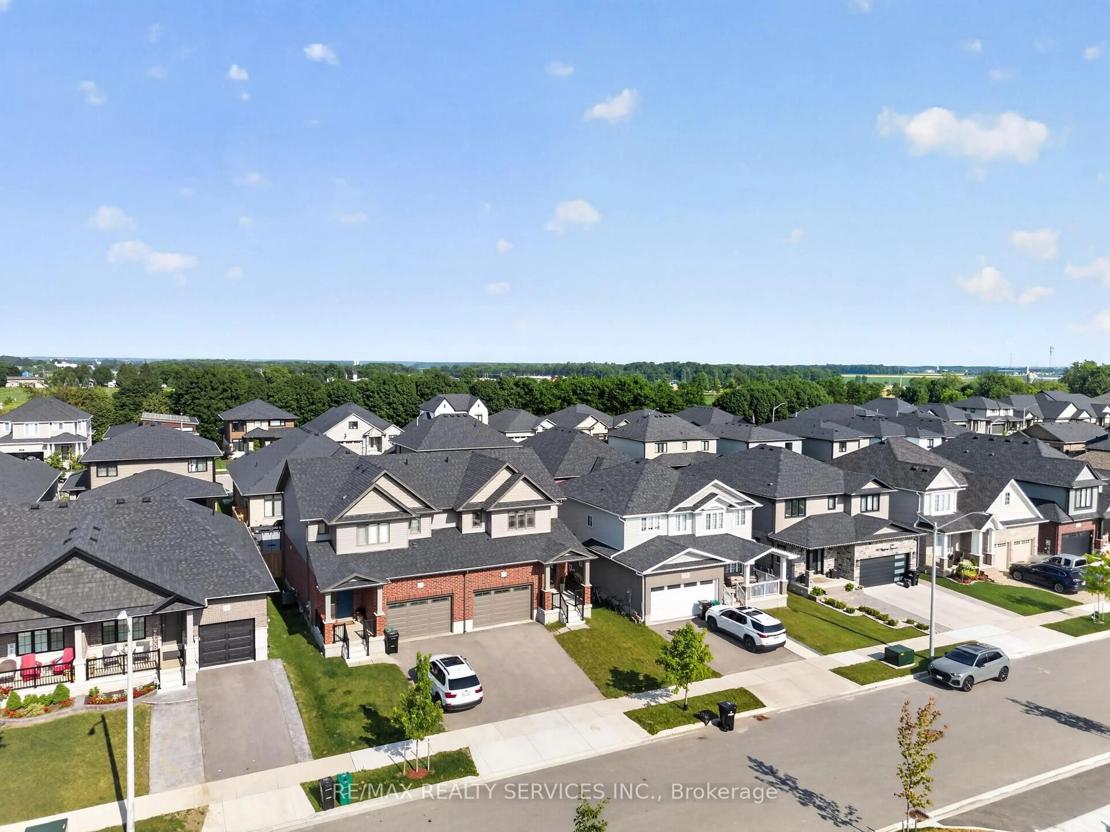 A pic from outside/outdoor area/front of a property/back of a property/a pic from drone, mountain view for 138 Woodberry Cres, Woolwich Ontario N3B 0E5